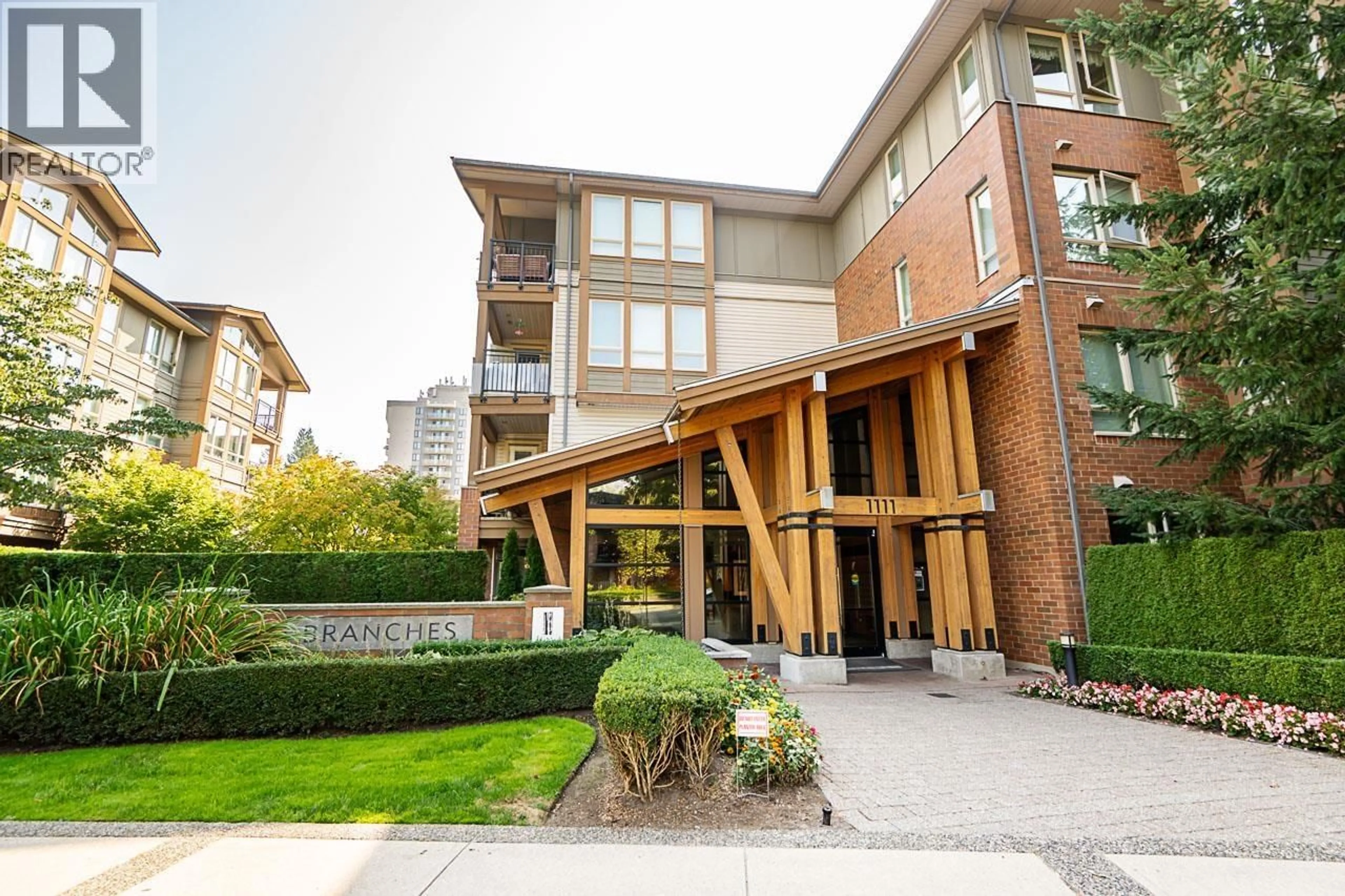 Patio, building for 107 - 1111 E 27TH STREET, North Vancouver British Columbia V7J1S3