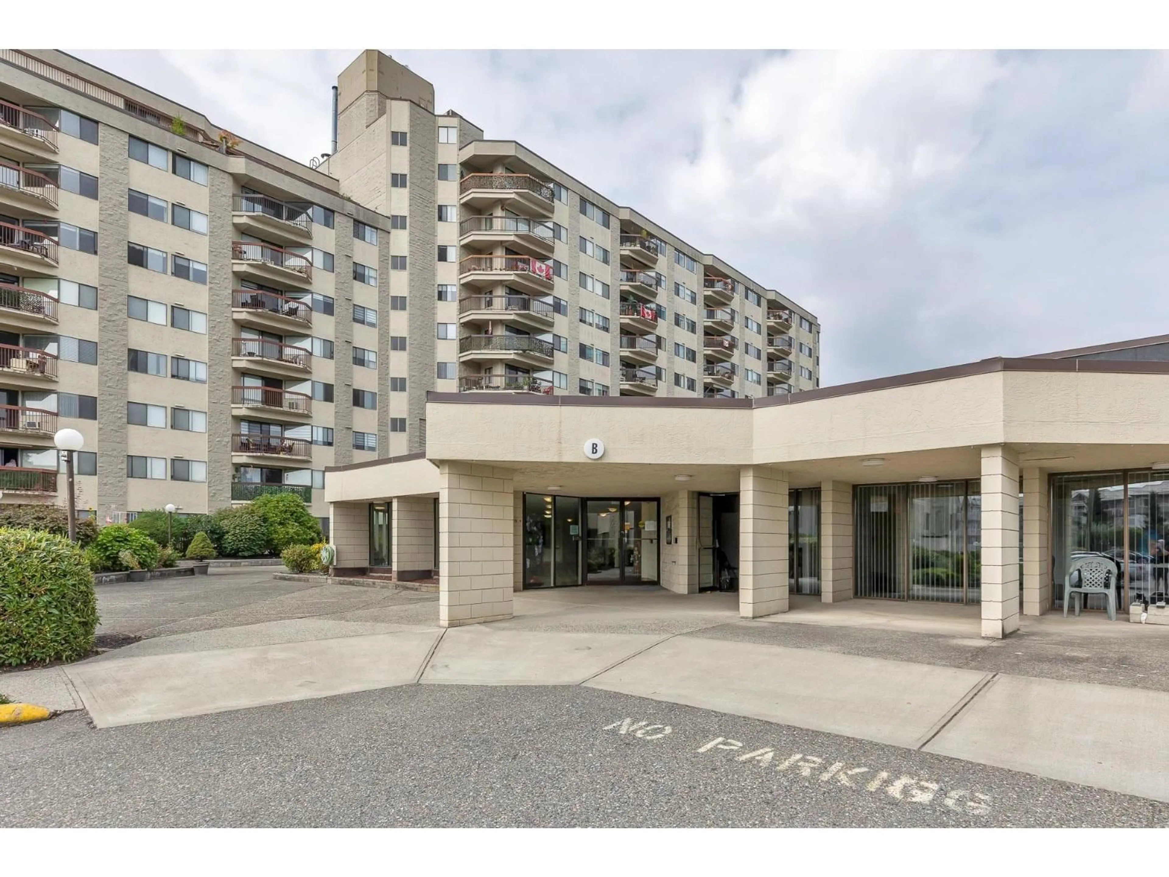 Indoor foyer for 315 - 31955 OLD YALE, Abbotsford British Columbia V2T4N1