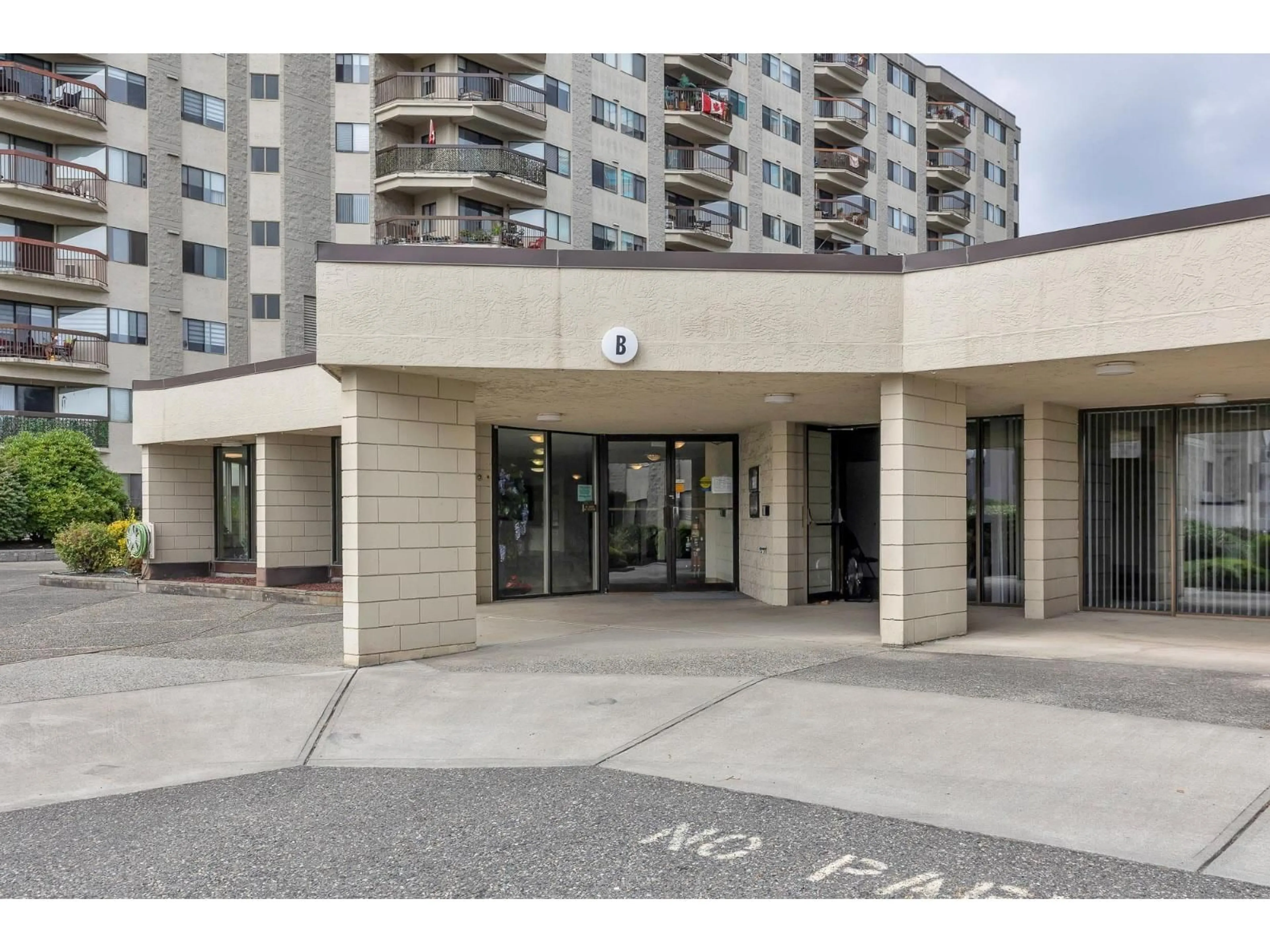 Indoor foyer for 315 - 31955 OLD YALE, Abbotsford British Columbia V2T4N1