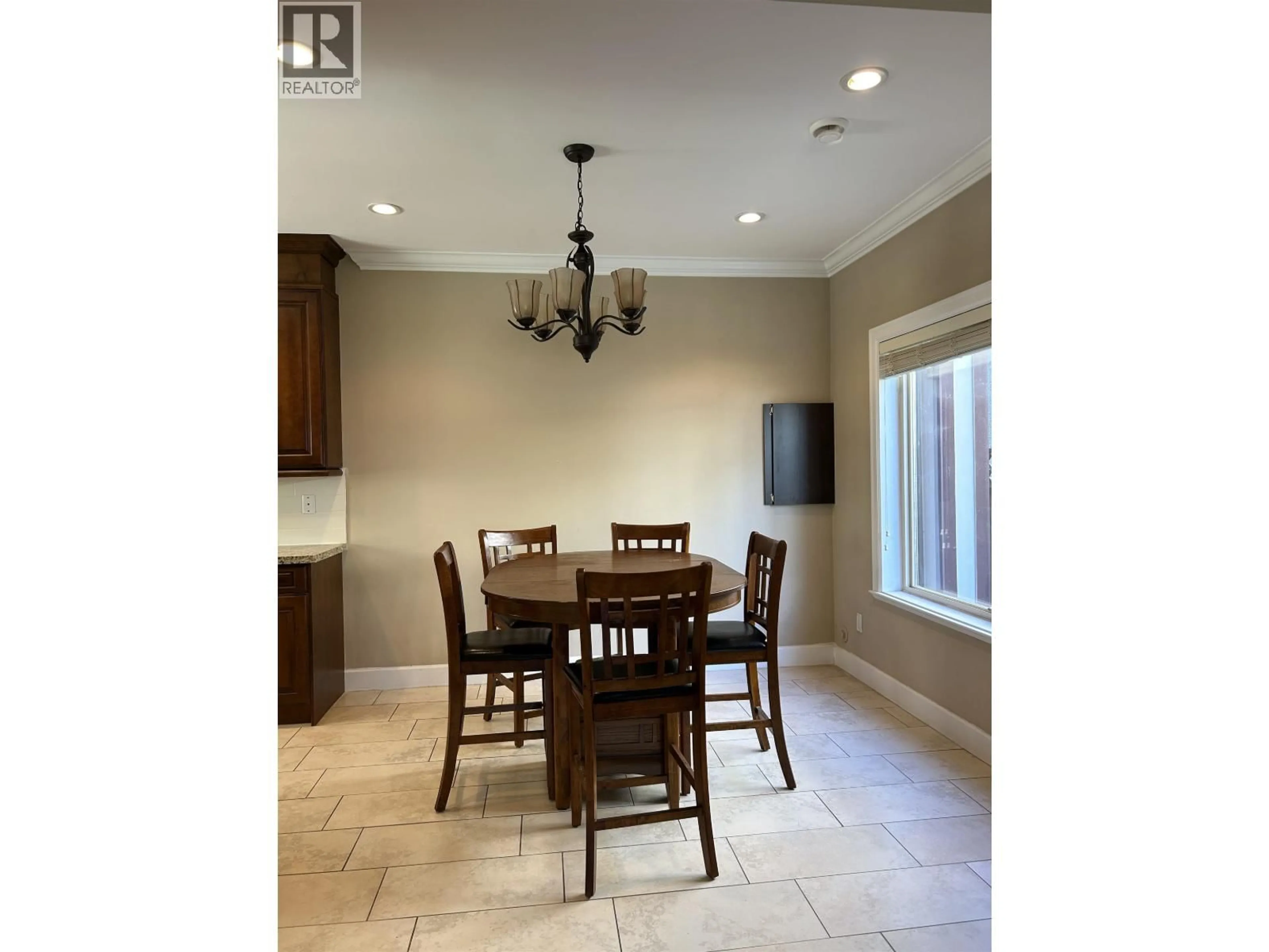 Dining room, ceramic/tile floor for 8463 OAK STREET, Vancouver British Columbia V6P4A9