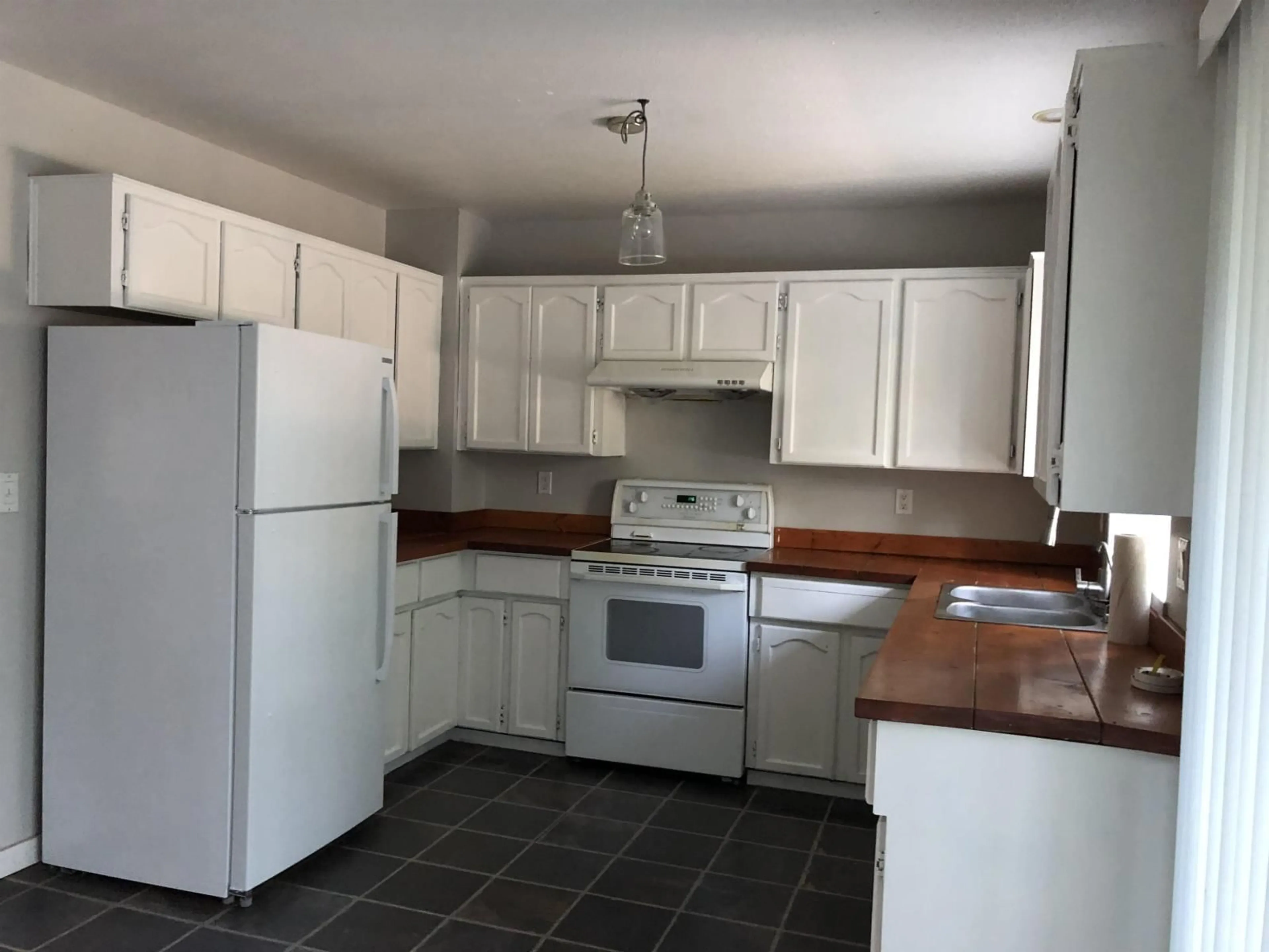 Standard kitchen, unknown for 2226 152, Surrey British Columbia V4A4N9
