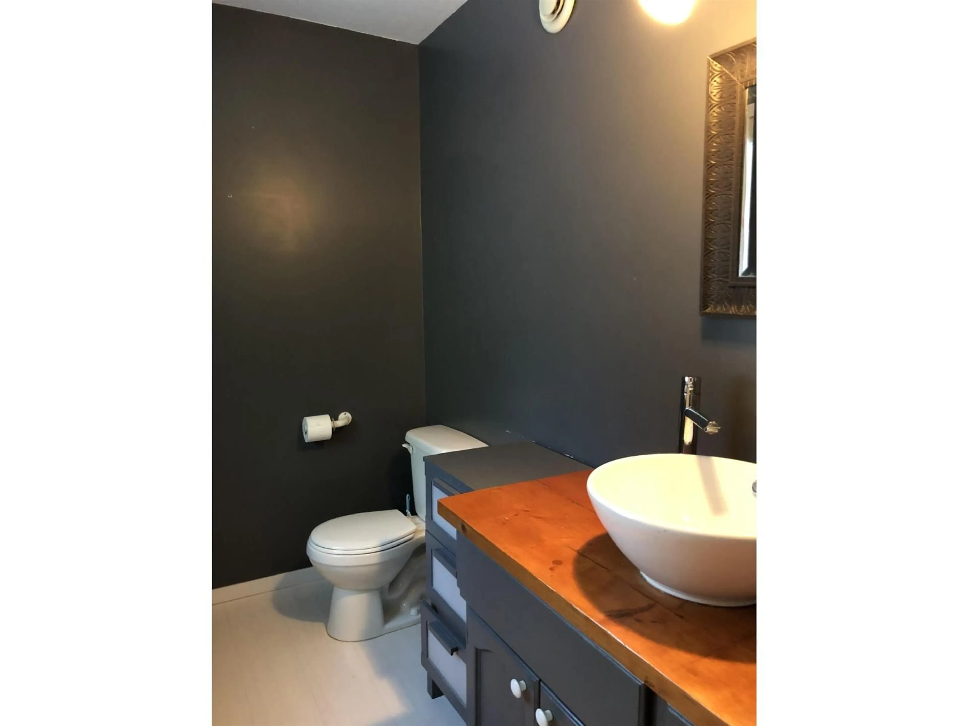 Contemporary bathroom, ceramic/tile floor for 2226 152, Surrey British Columbia V4A4N9