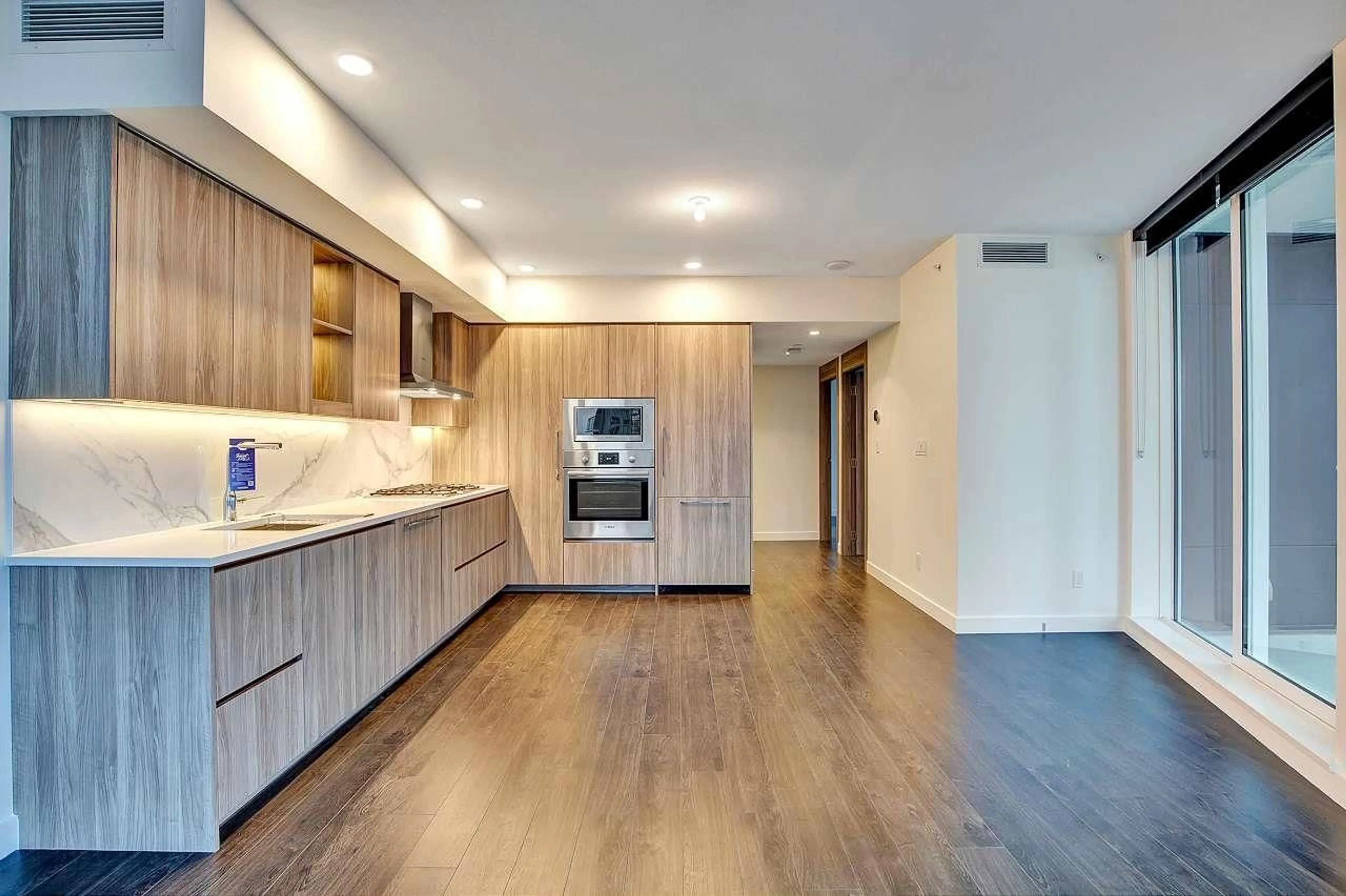 Open concept kitchen, wood/laminate floor for 1604 - 9887 WHALLEY, Surrey British Columbia V3T0P4