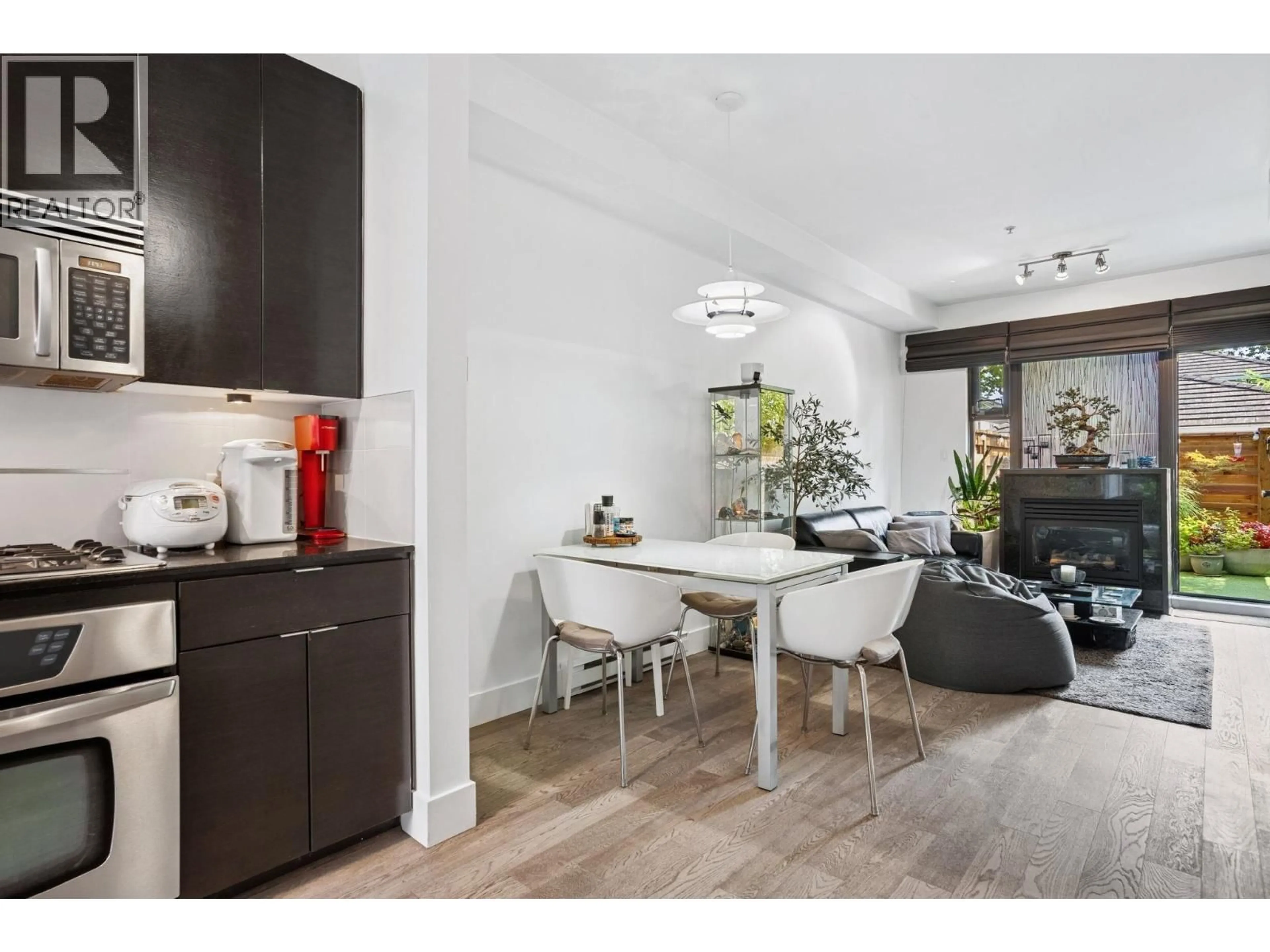 Open concept kitchen, wood/laminate floor for 3792 COMMERCIAL STREET, Vancouver British Columbia V5N4G2