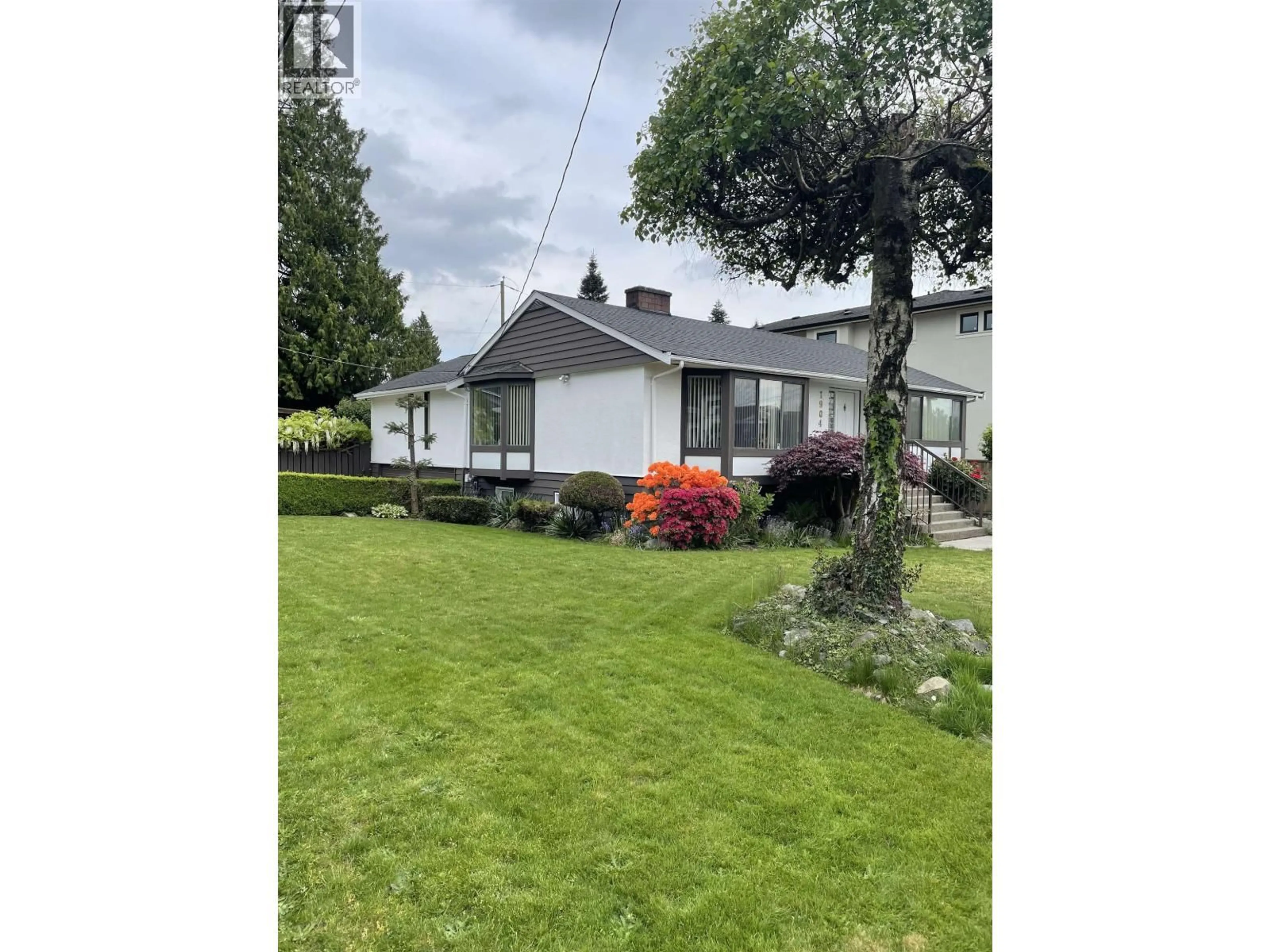 A pic from outside/outdoor area/front of a property/back of a property/a pic from drone, street for 1904 CLIFF AVENUE, Burnaby British Columbia V5A2K8
