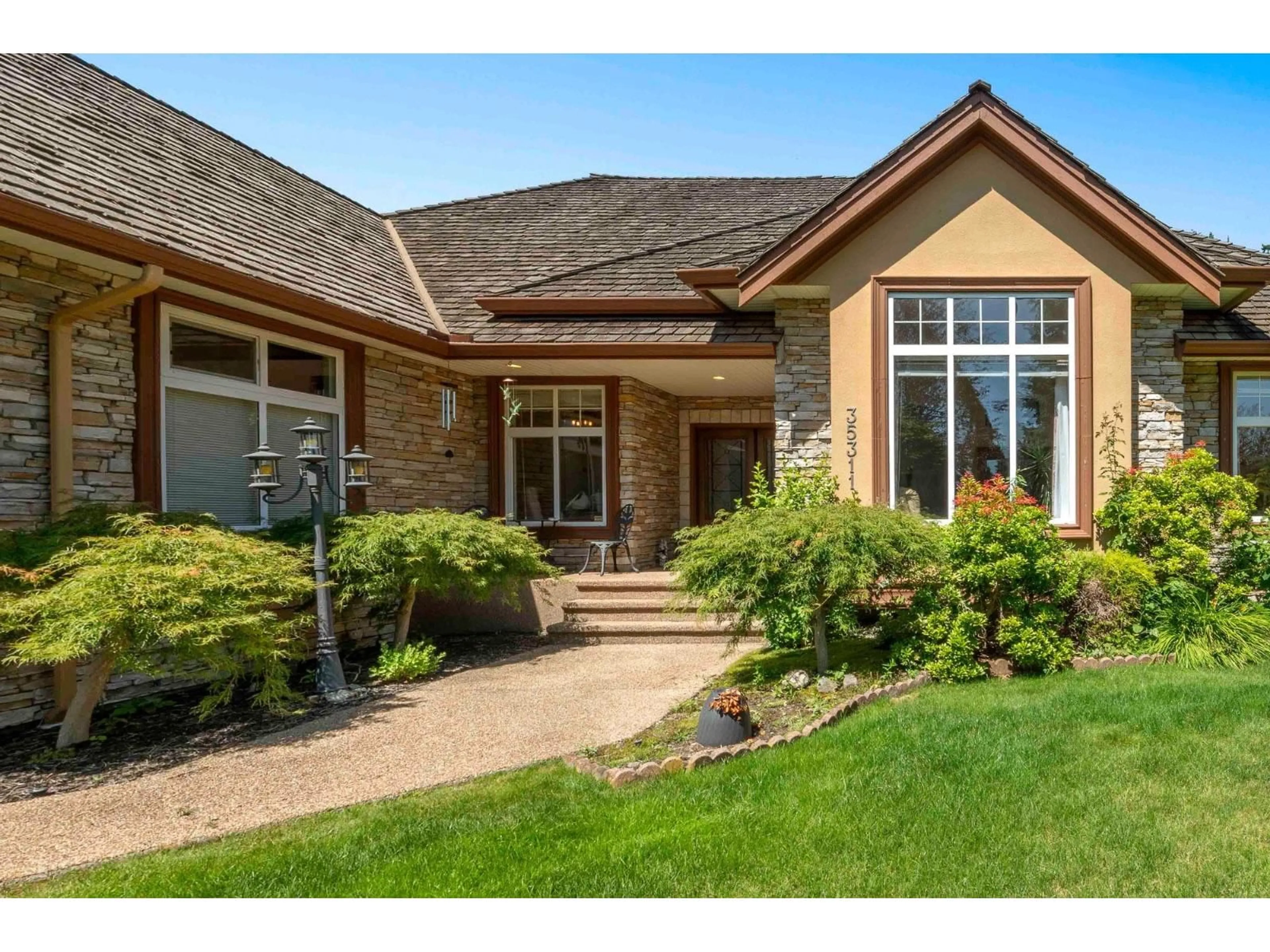 Home with brick exterior material, street for 35311 HIBISCUS, Abbotsford British Columbia V3G2Z9