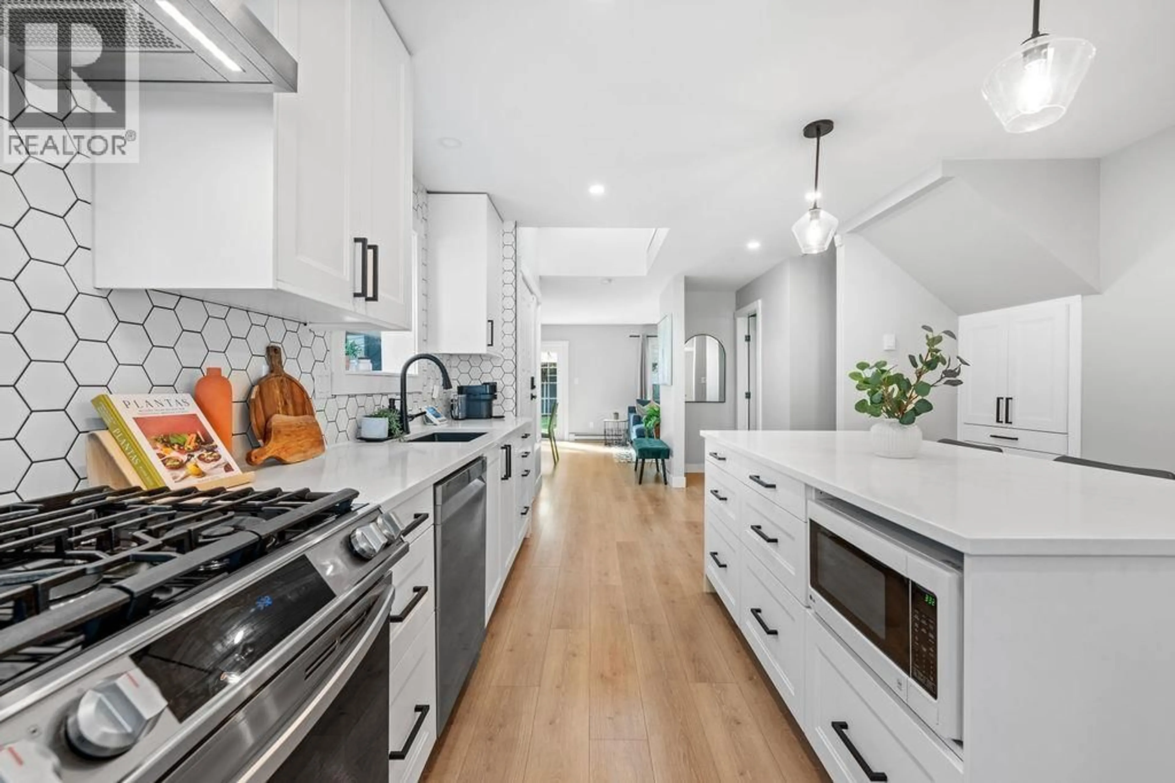 Open concept kitchen, ceramic/tile floor for 2507 BURIAN DRIVE, Coquitlam British Columbia V3K5W8