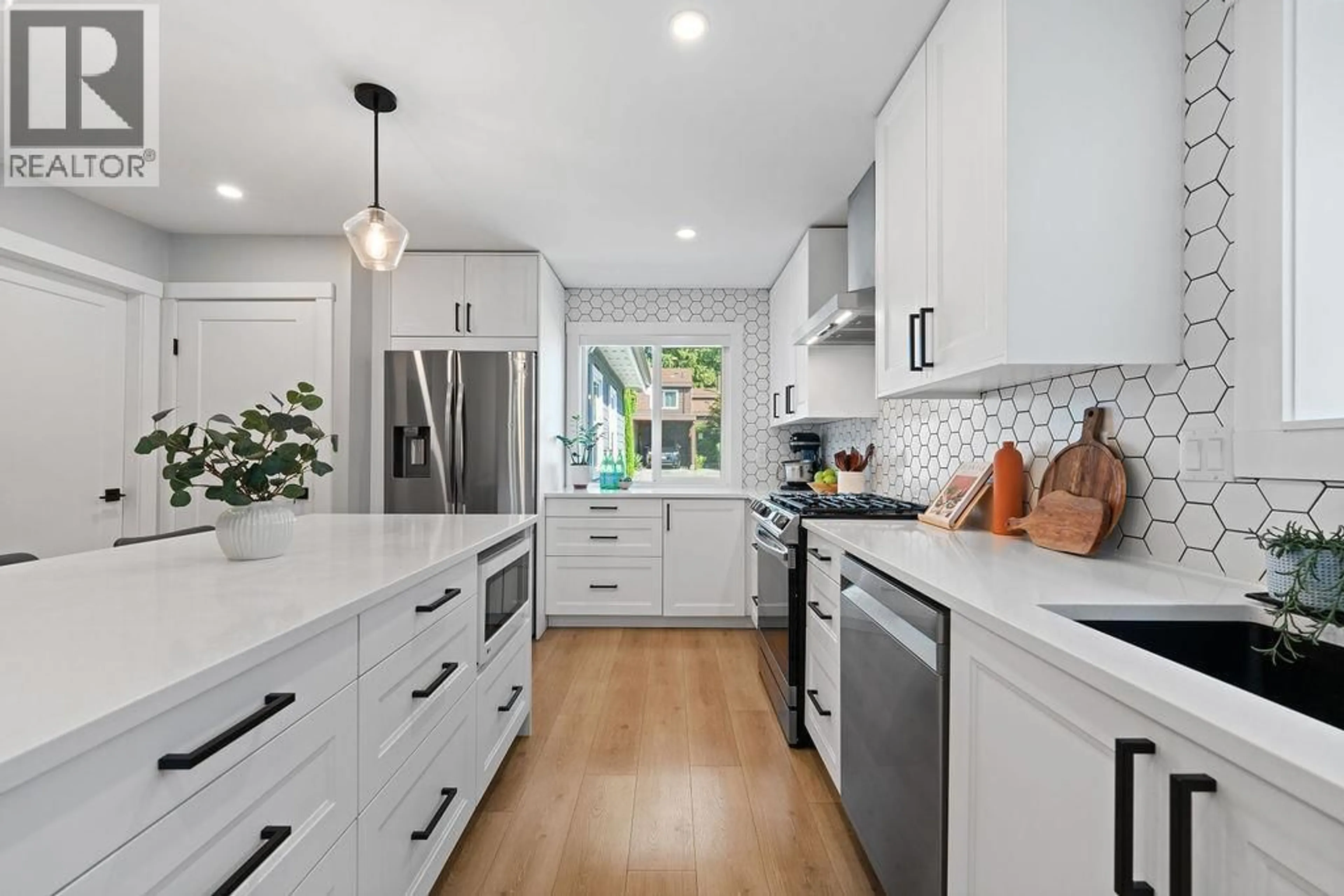 Contemporary kitchen, ceramic/tile floor for 2507 BURIAN DRIVE, Coquitlam British Columbia V3K5W8