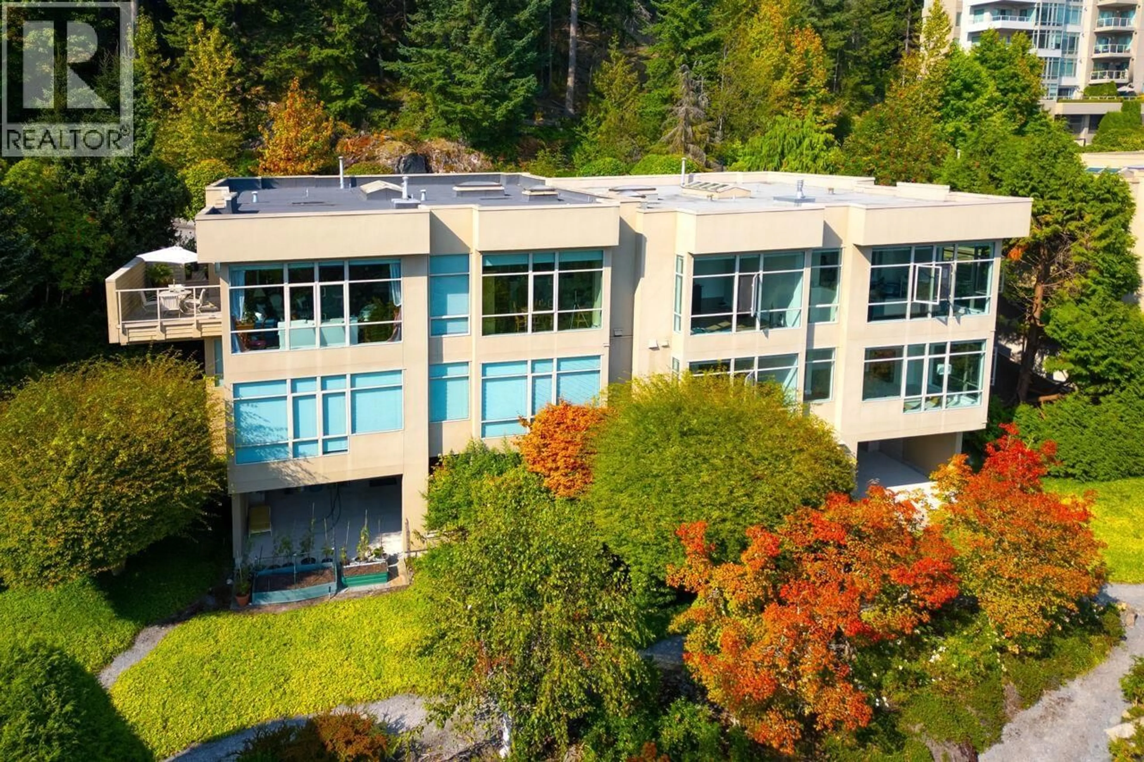 A pic from outside/outdoor area/front of a property/back of a property/a pic from drone, building for 3178 DEER RIDGE DRIVE, West Vancouver British Columbia V7S4W1