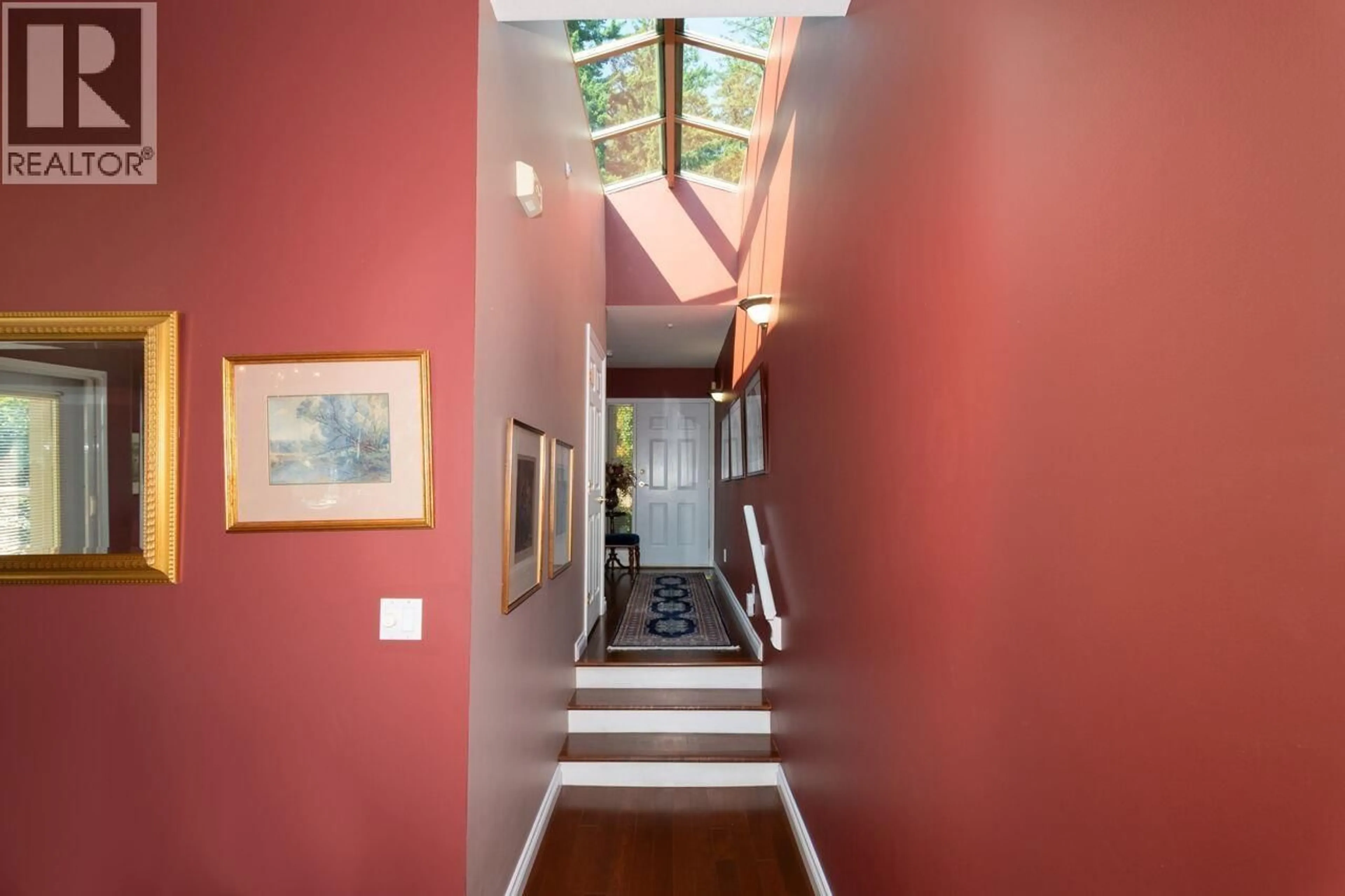 Indoor foyer for 3178 DEER RIDGE DRIVE, West Vancouver British Columbia V7S4W1