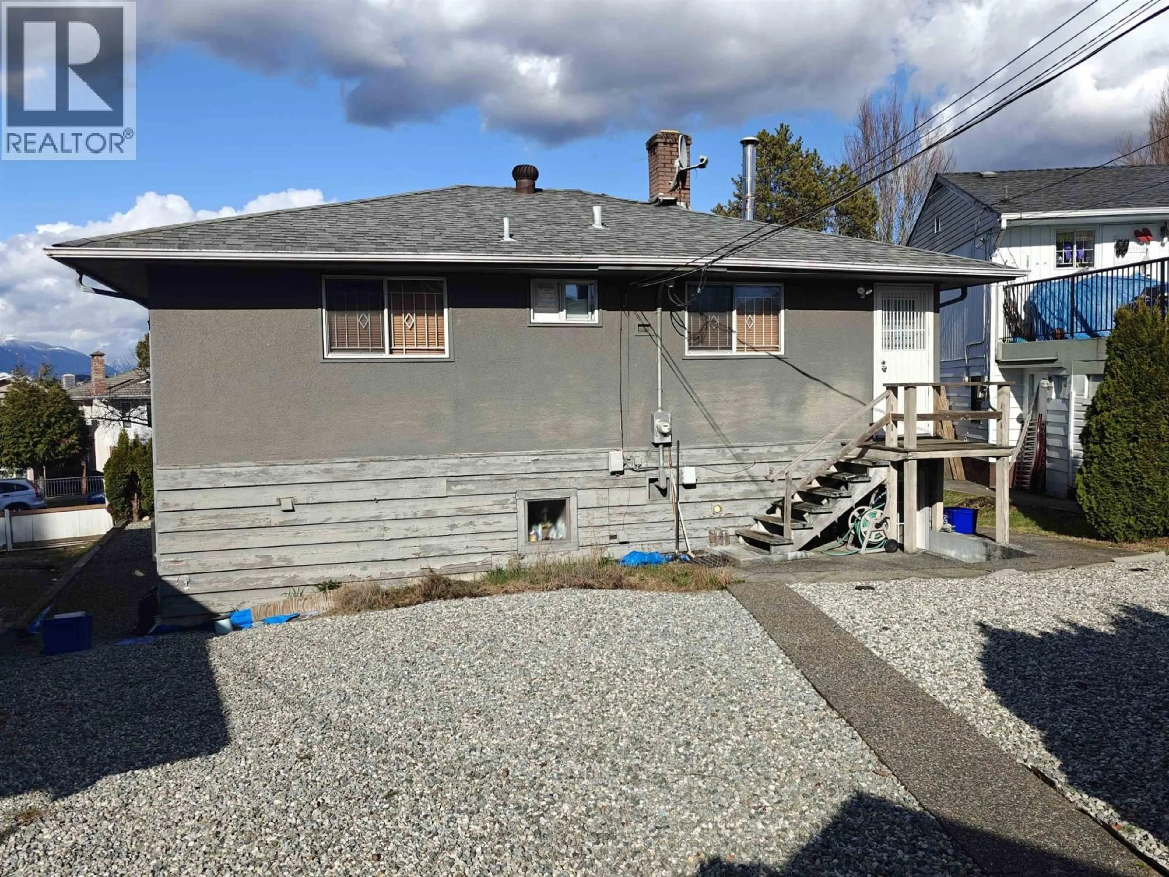 A pic from outside/outdoor area/front of a property/back of a property/a pic from drone, street for 3550 MATAPAN CRESCENT, Vancouver British Columbia V5M4B1