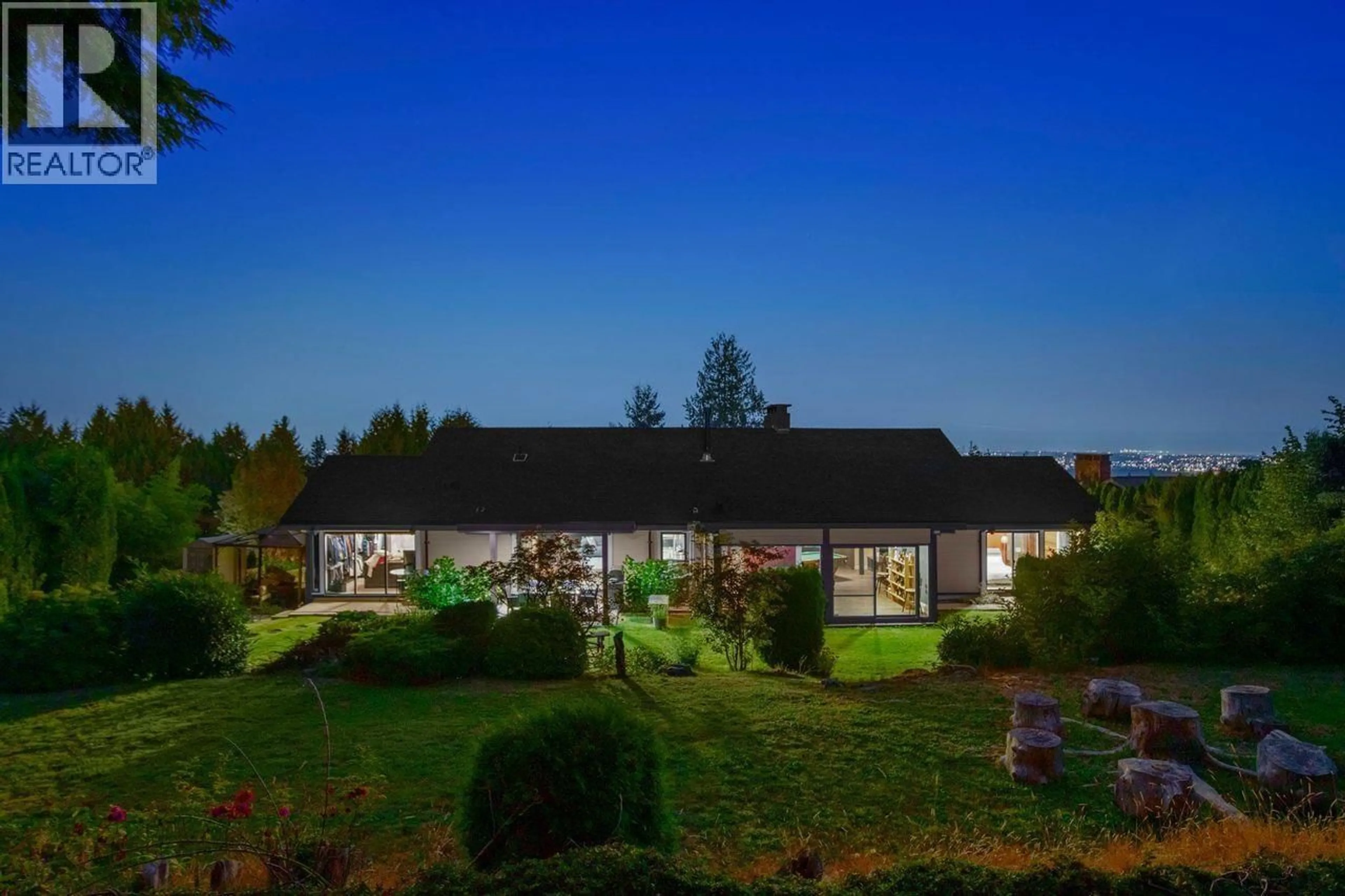 A pic from outside/outdoor area/front of a property/back of a property/a pic from drone, unknown for 1259 CHARTWELL PLACE, West Vancouver British Columbia V7S2S2