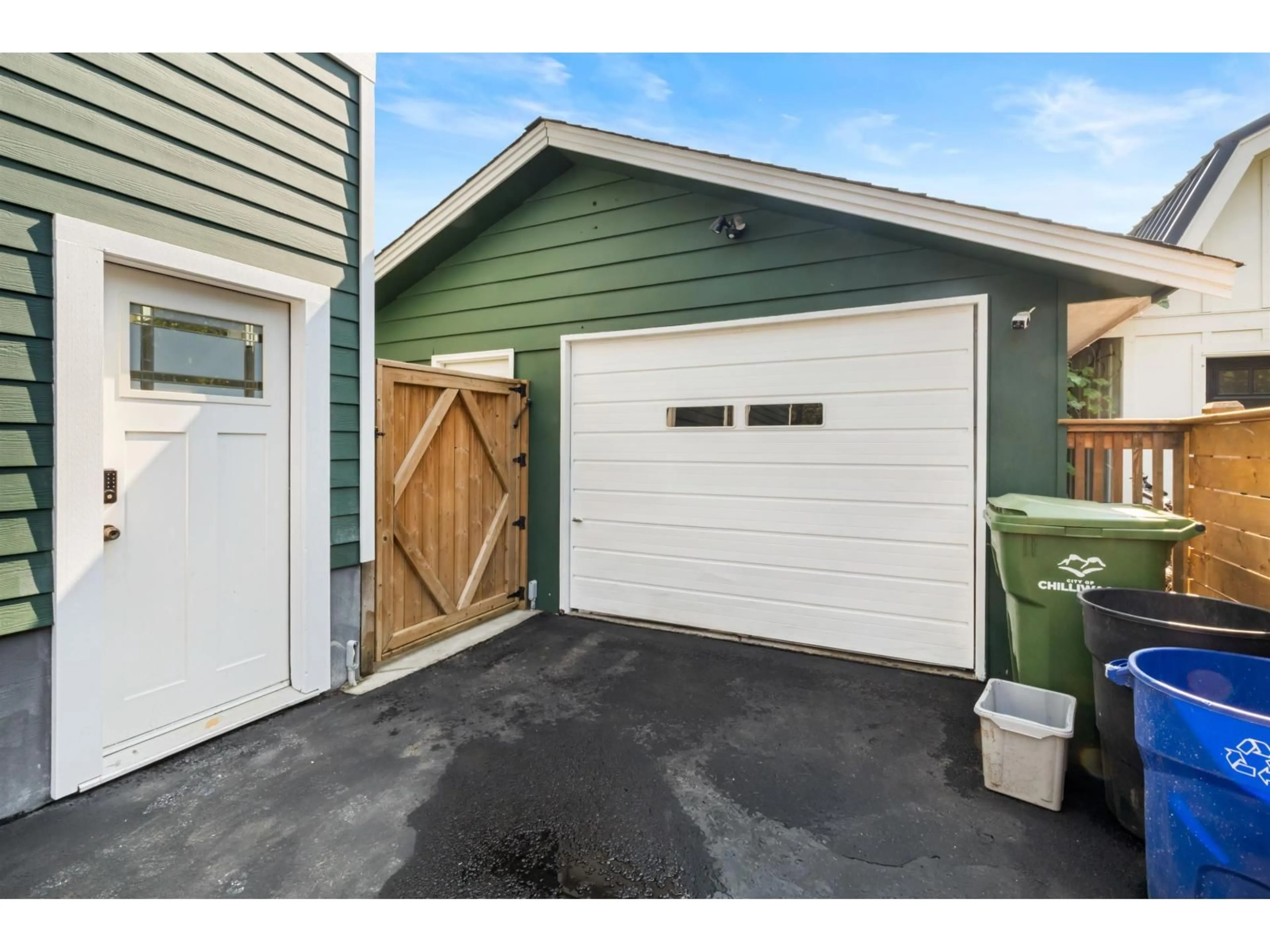 Indoor garage for 41784 YARROW CENTRAL ROAD, Yarrow British Columbia V2R5G2