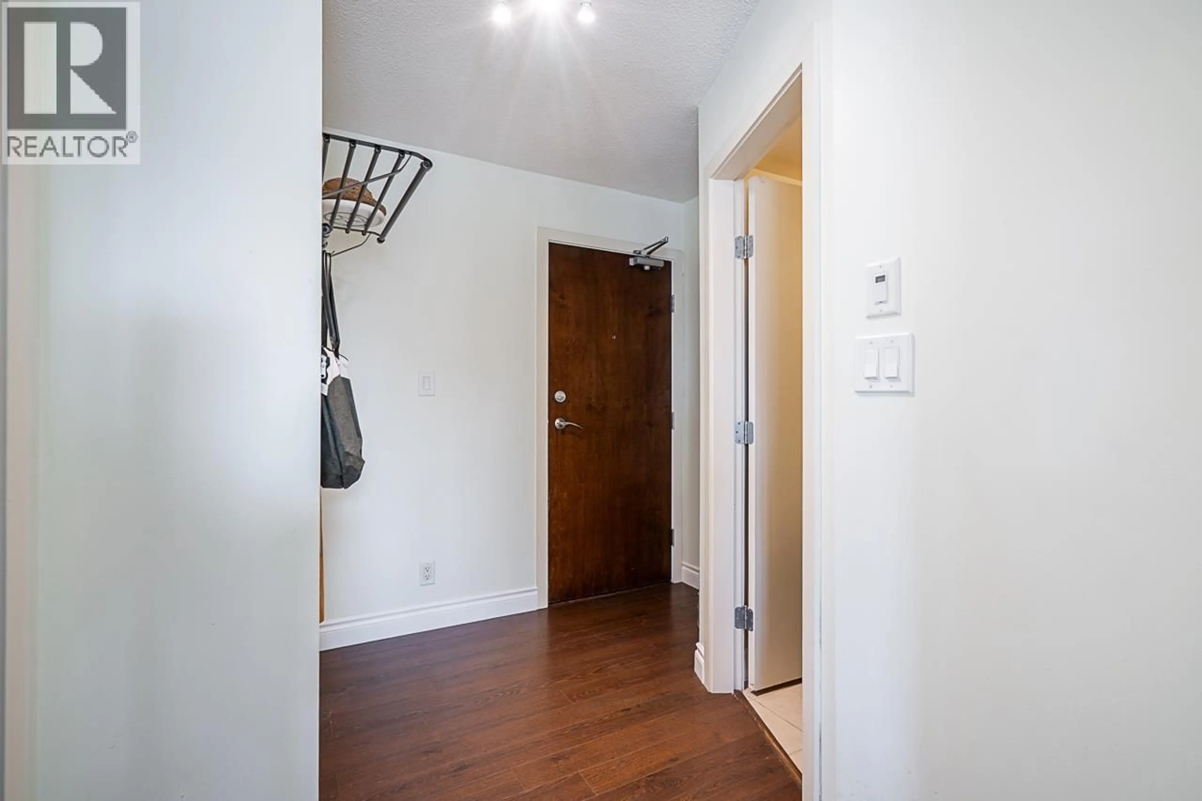 Indoor entryway for 1804 - 550 TAYLOR STREET, Vancouver British Columbia V6B1R1