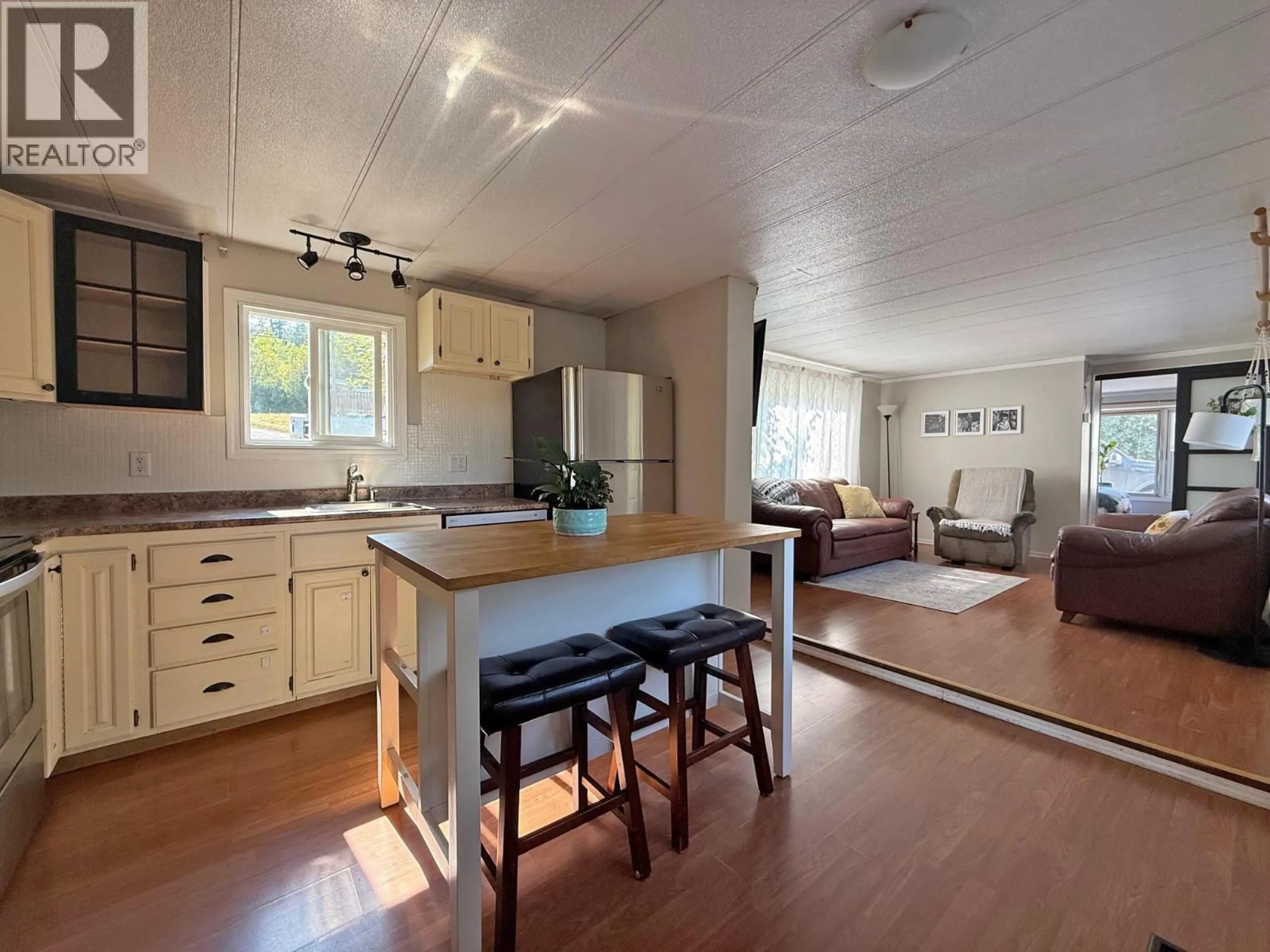Open concept kitchen, wood/laminate floor for 542 HODGSON ROAD, Williams Lake British Columbia V2G3P9