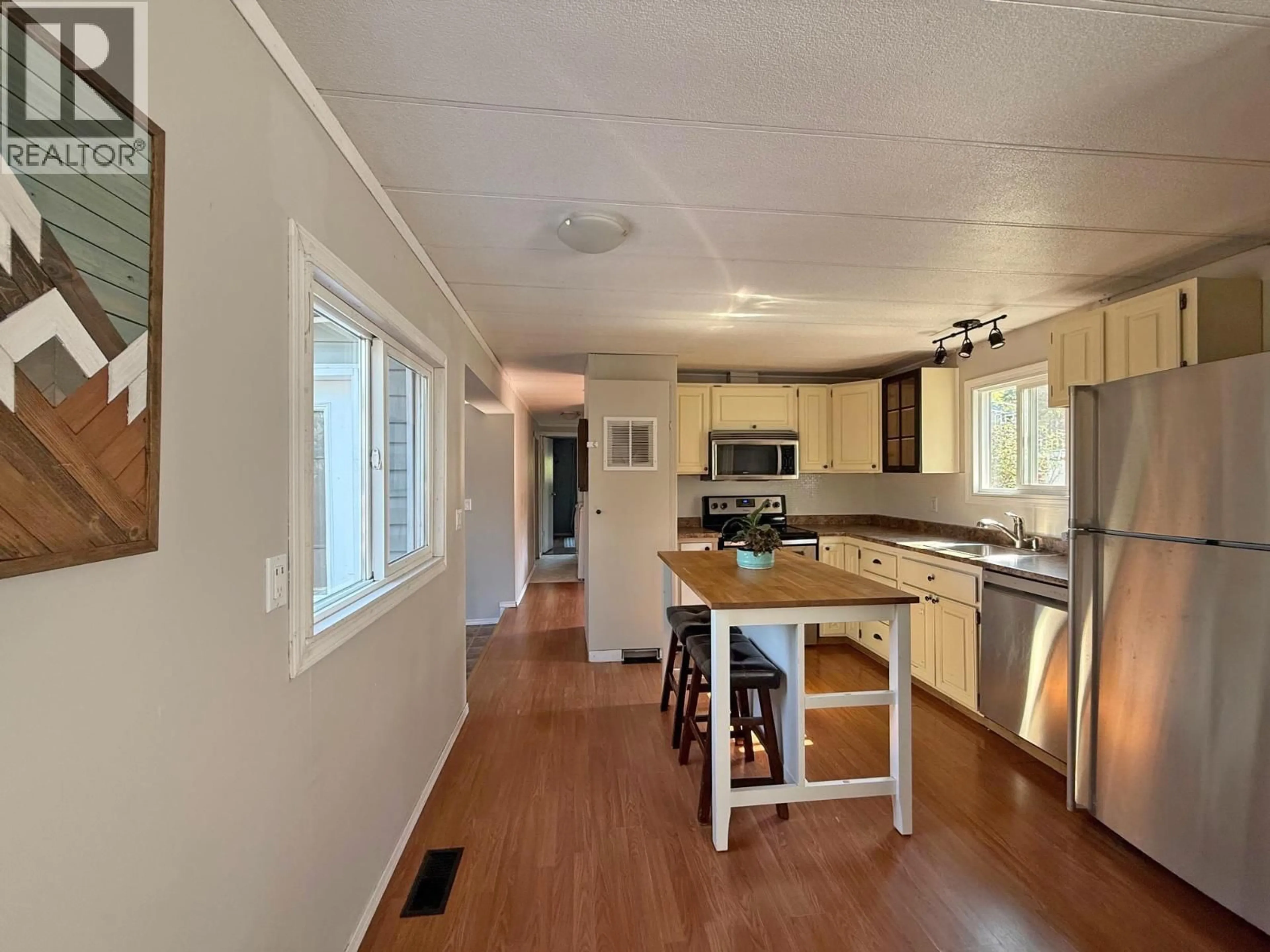 Open concept kitchen, wood/laminate floor for 542 HODGSON ROAD, Williams Lake British Columbia V2G3P9