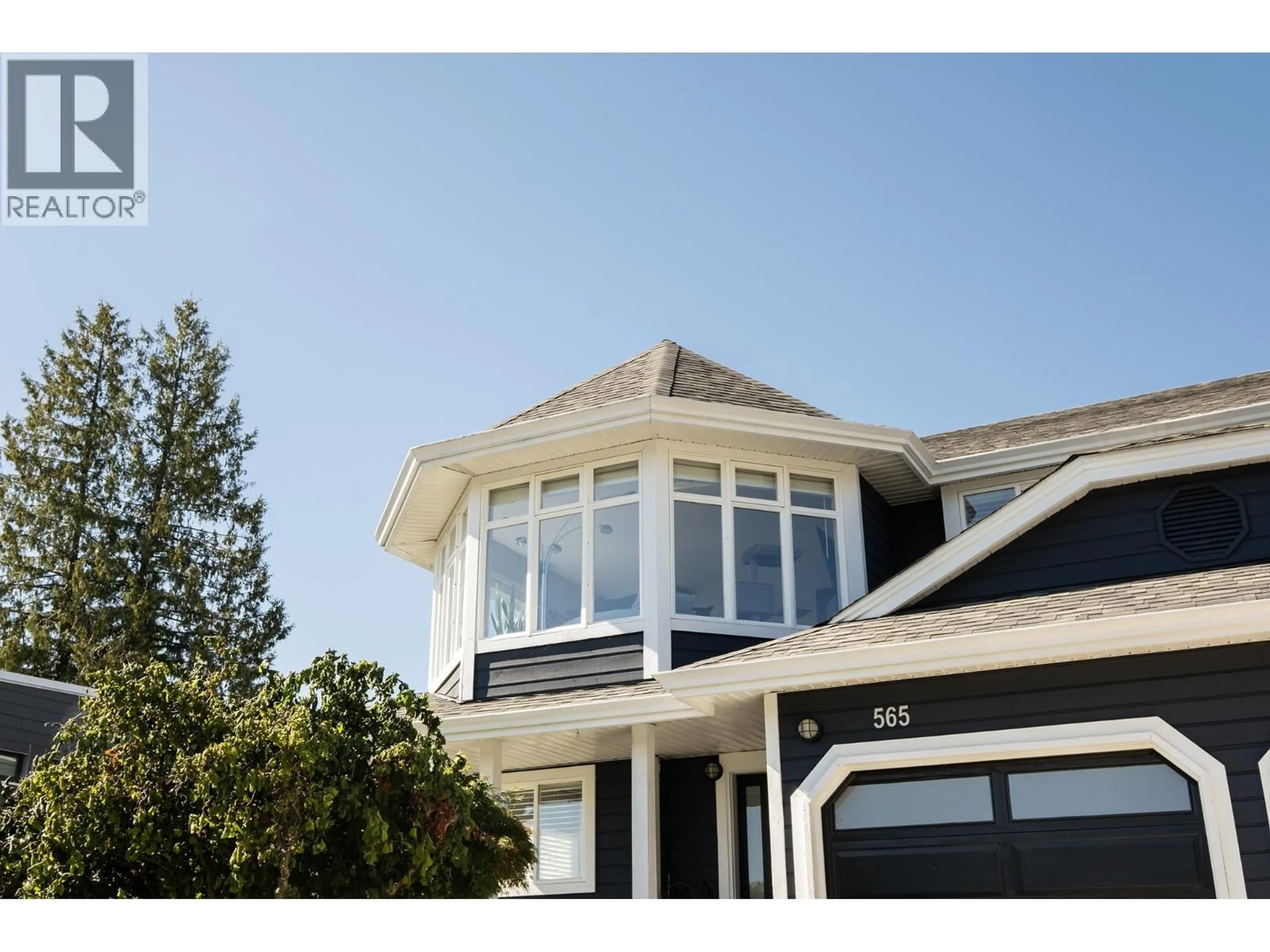 Home with vinyl exterior material, building for 565 WILDWOOD CRESCENT, Gibsons British Columbia V0N1V9