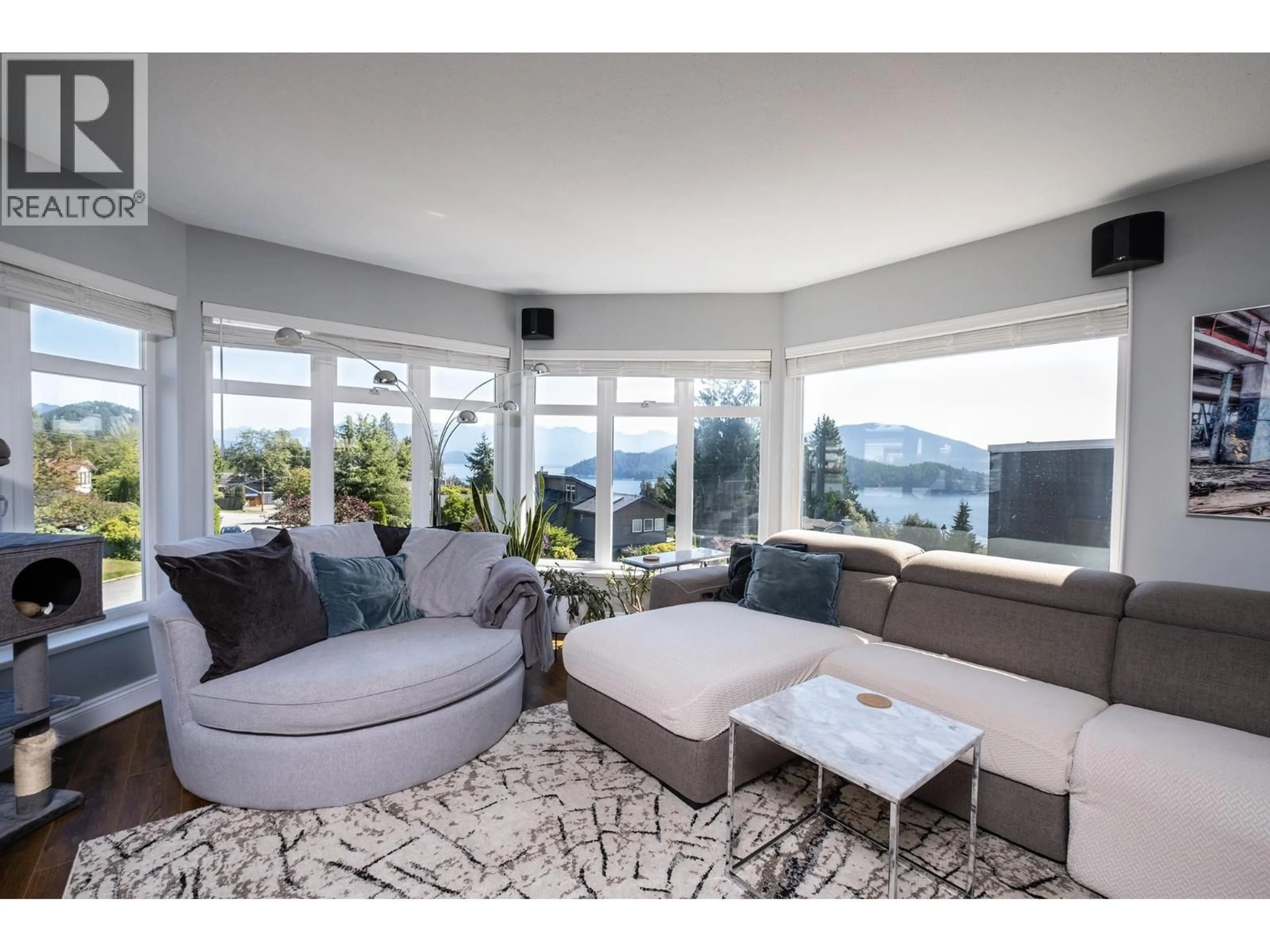 Living room with furniture, unknown for 565 WILDWOOD CRESCENT, Gibsons British Columbia V0N1V9