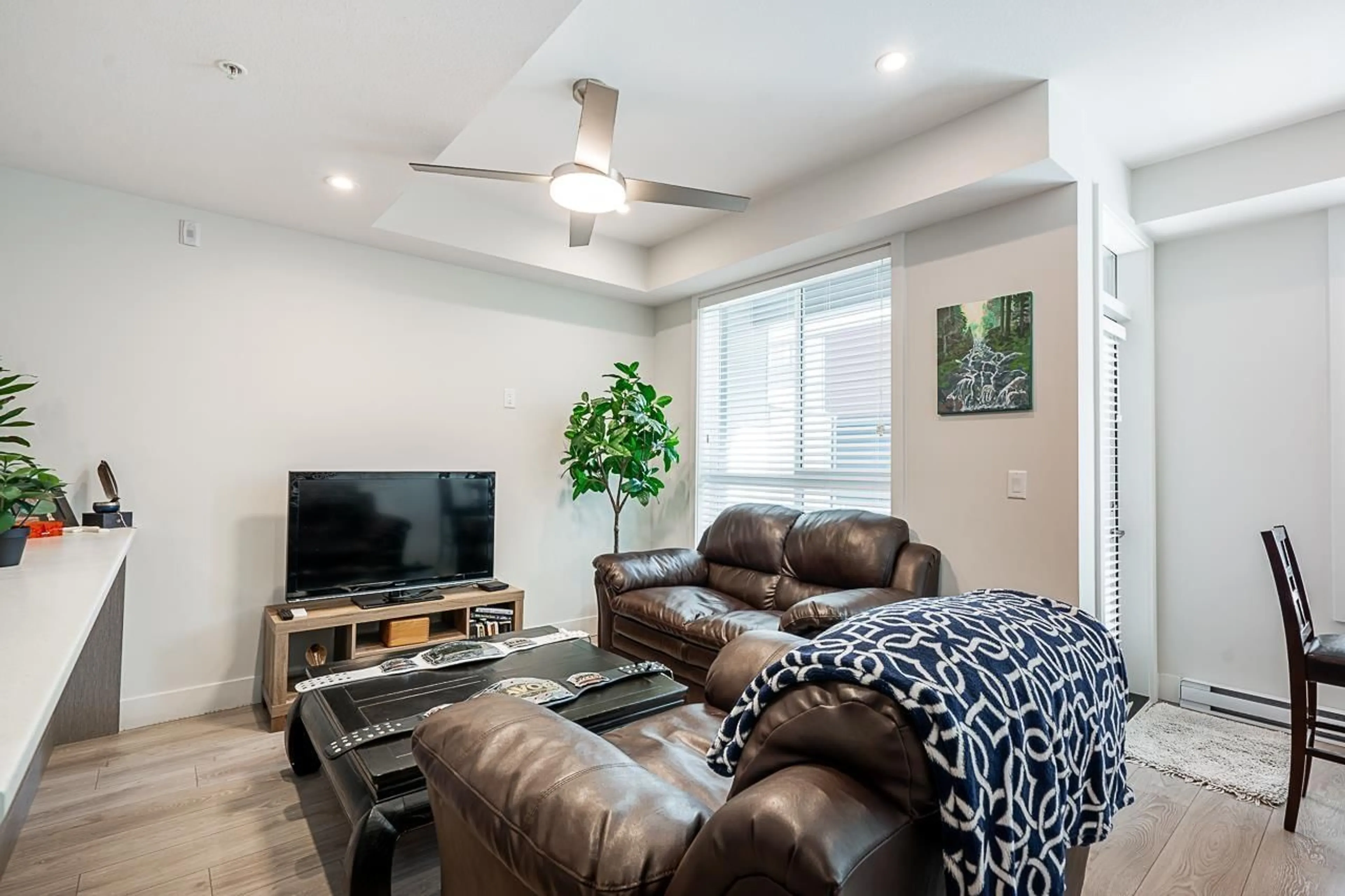 Living room with furniture, unknown for 111 - 1516 MCCALLUM, Abbotsford British Columbia V2S0L9