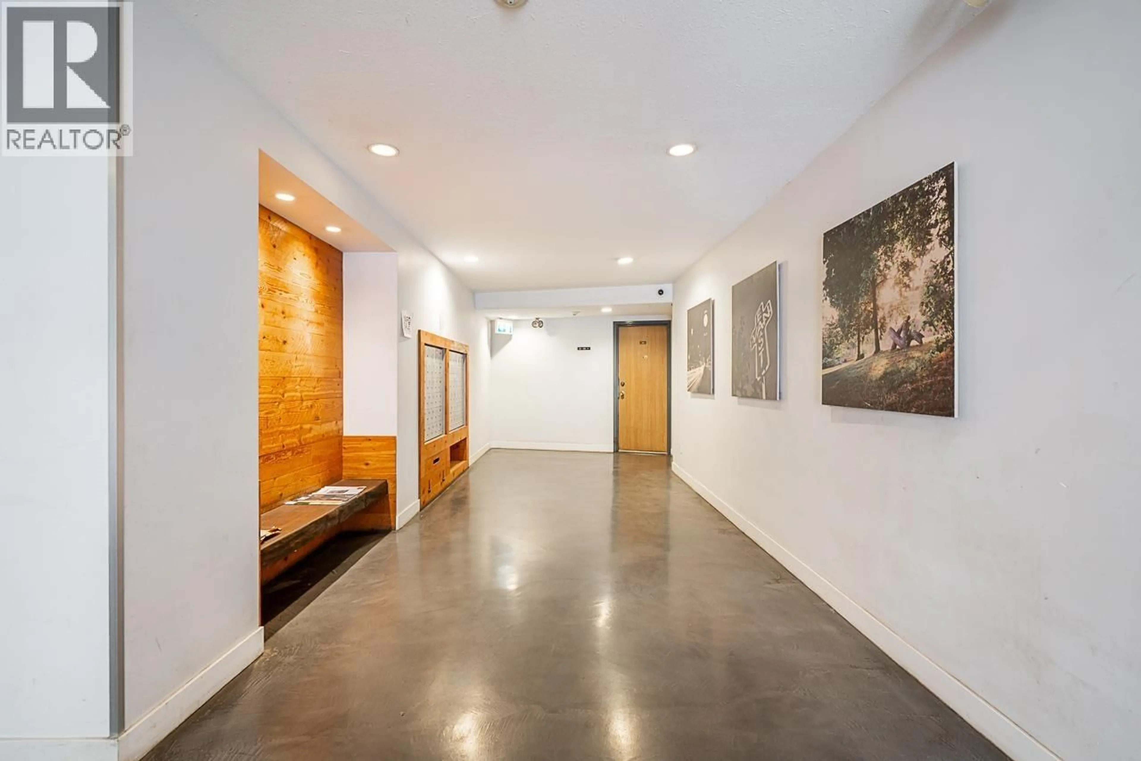 Indoor foyer for 302 - 2222 PRINCE EDWARD STREET, Vancouver British Columbia V5T4M6