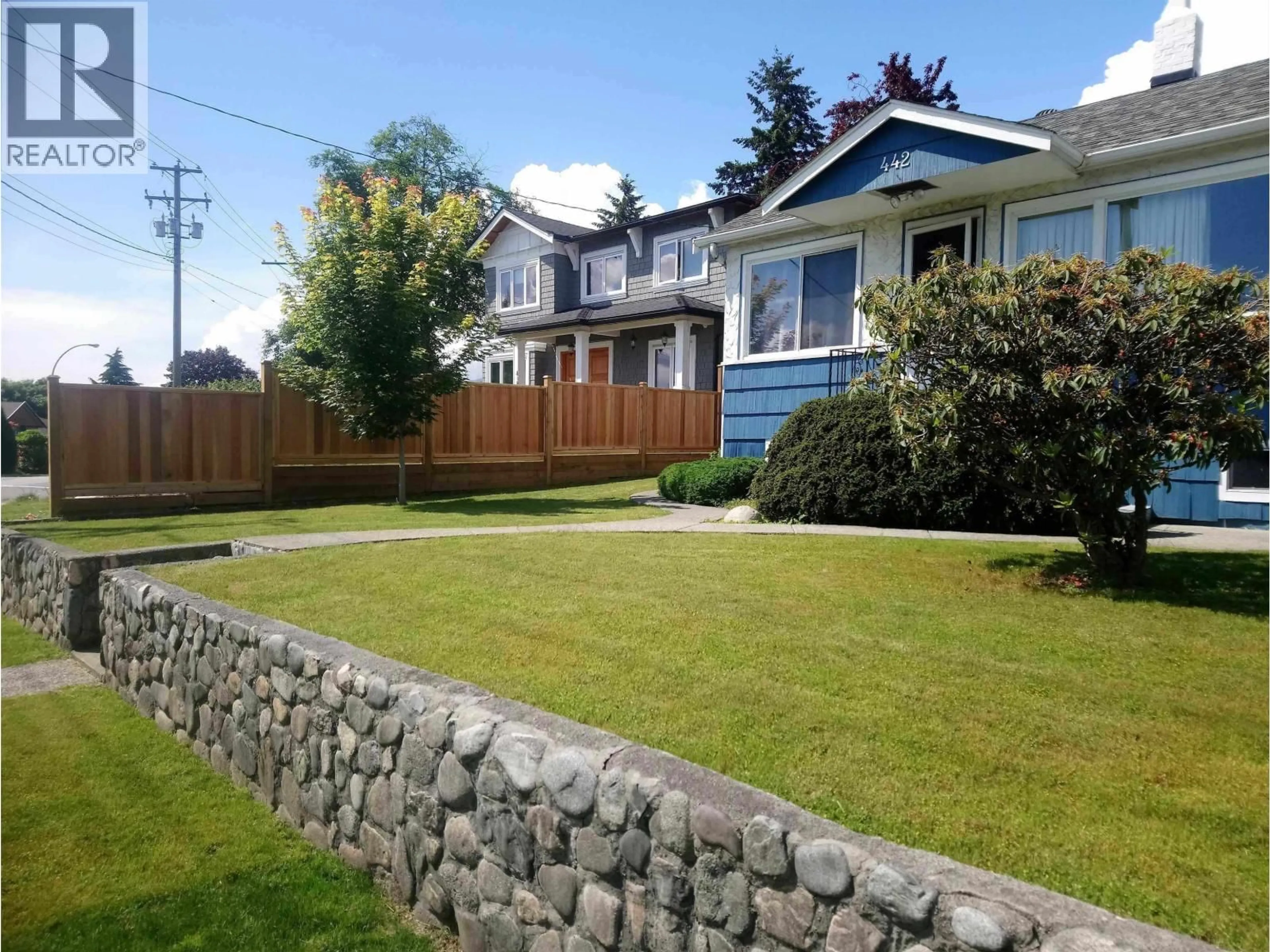 A pic from outside/outdoor area/front of a property/back of a property/a pic from drone, street for 442 4TH STREET, North Vancouver British Columbia V7L1J5