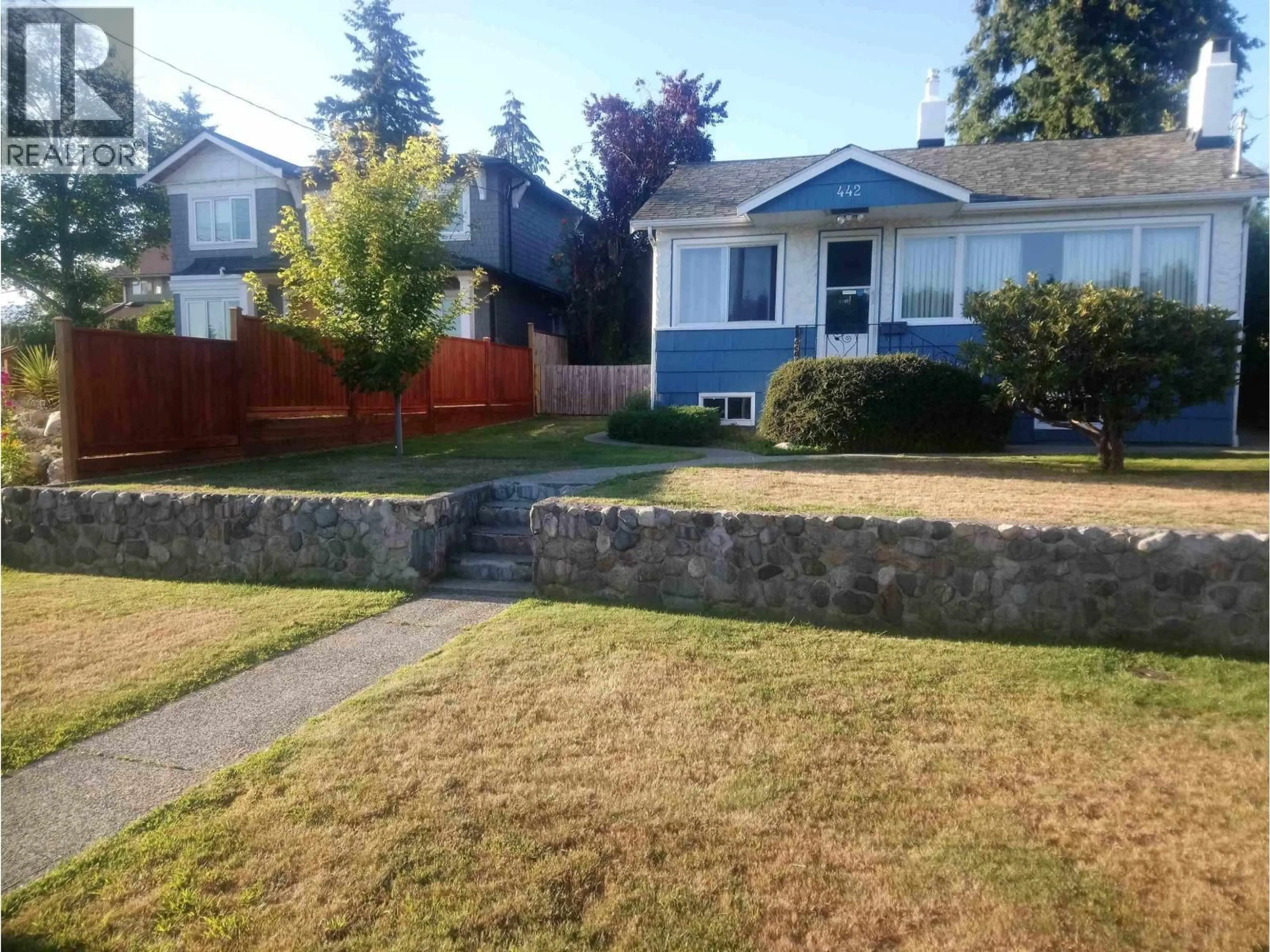 A pic from outside/outdoor area/front of a property/back of a property/a pic from drone, street for 442 4TH STREET, North Vancouver British Columbia V7L1J5