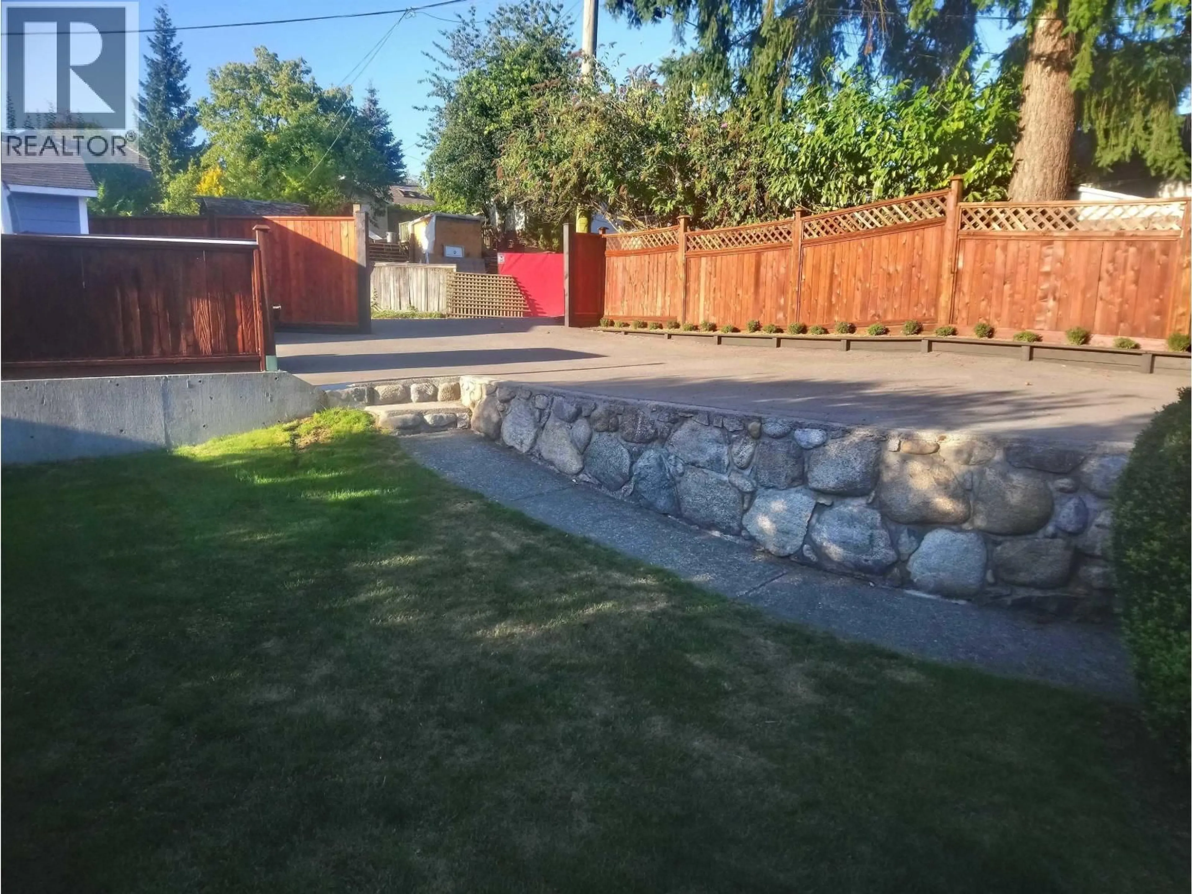 Patio, street for 442 4TH STREET, North Vancouver British Columbia V7L1J5
