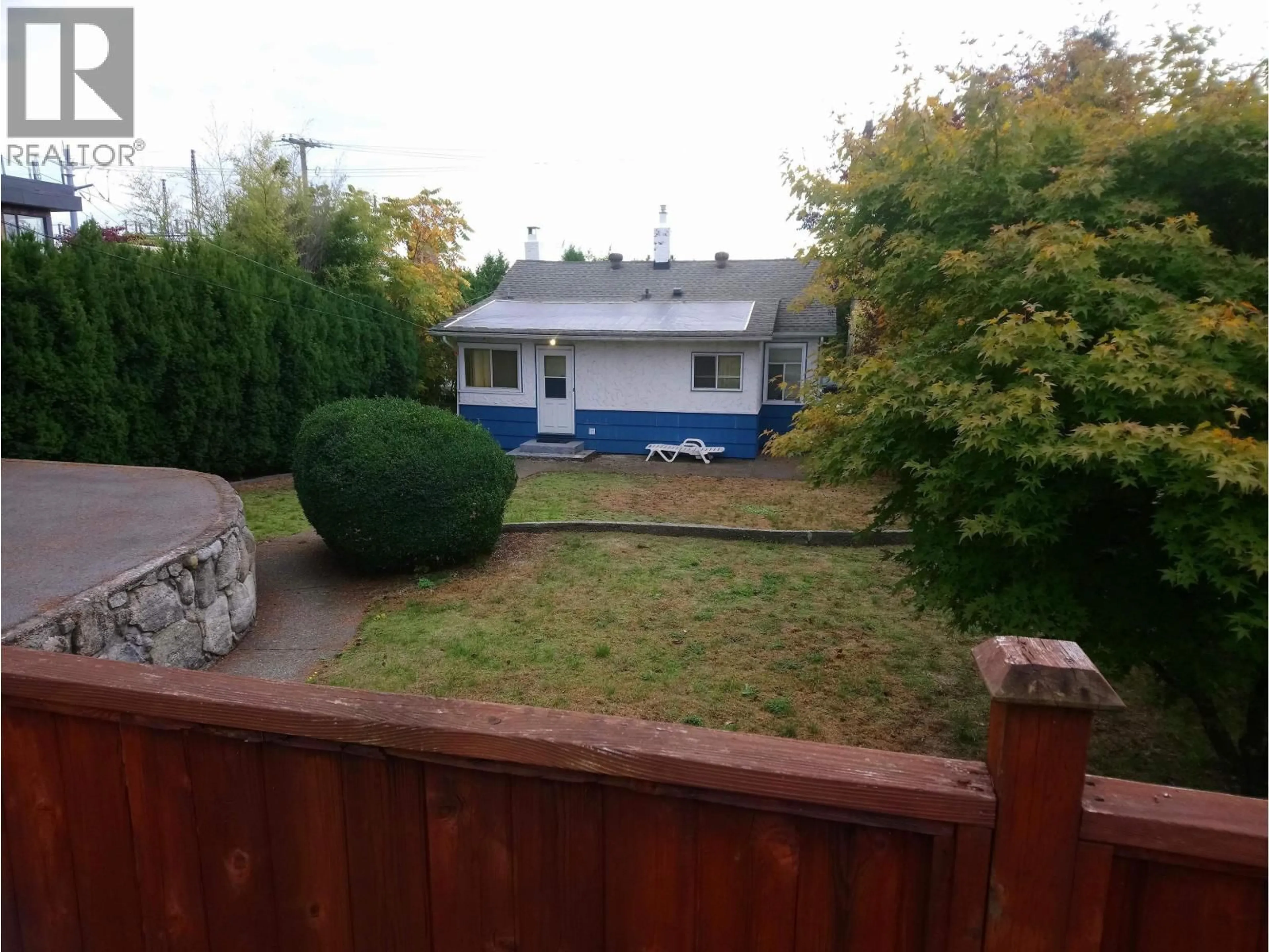 A pic from outside/outdoor area/front of a property/back of a property/a pic from drone, street for 442 4TH STREET, North Vancouver British Columbia V7L1J5