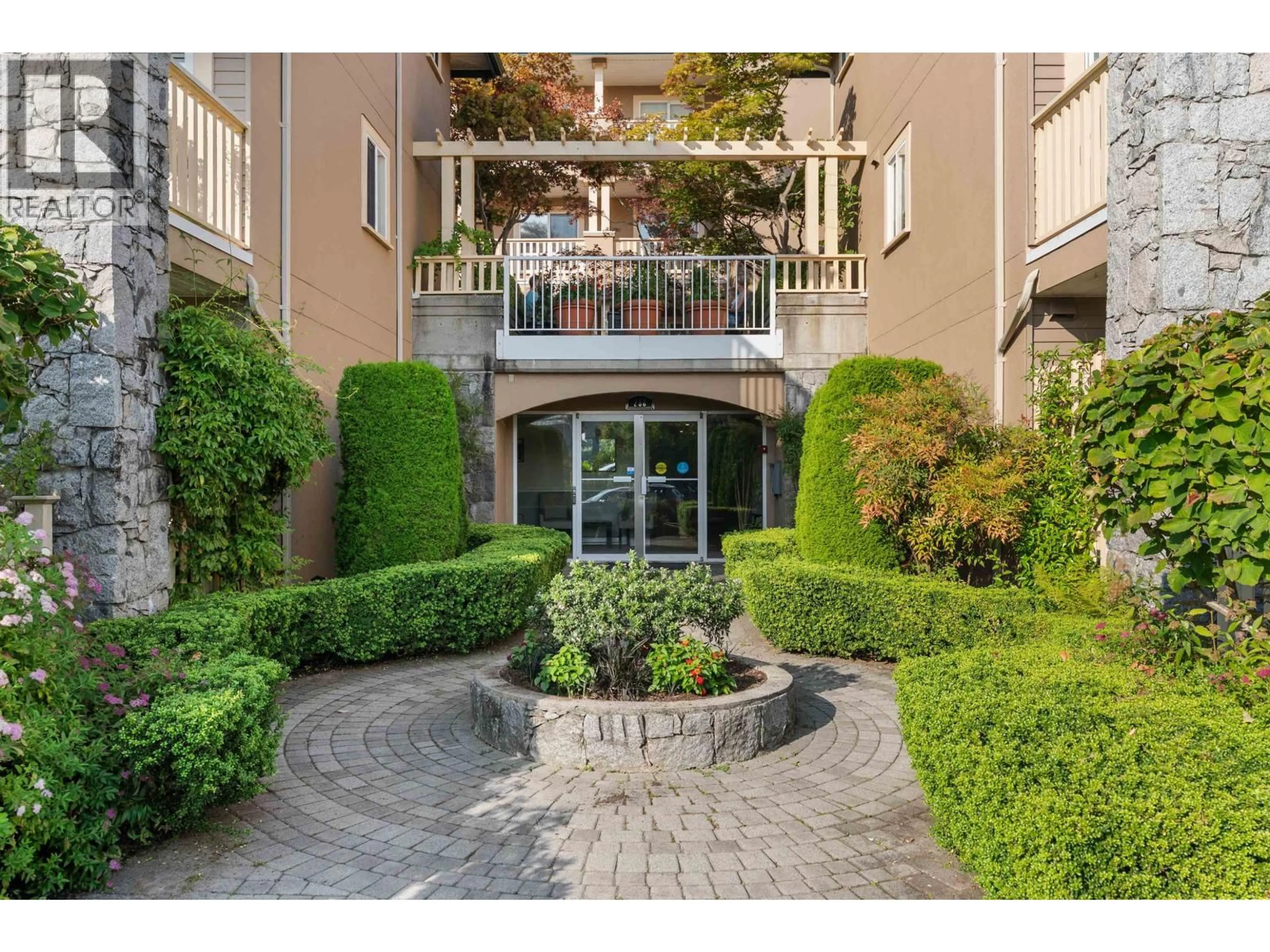 Indoor foyer for 312 - 288 6TH STREET, North Vancouver British Columbia V7L1P5