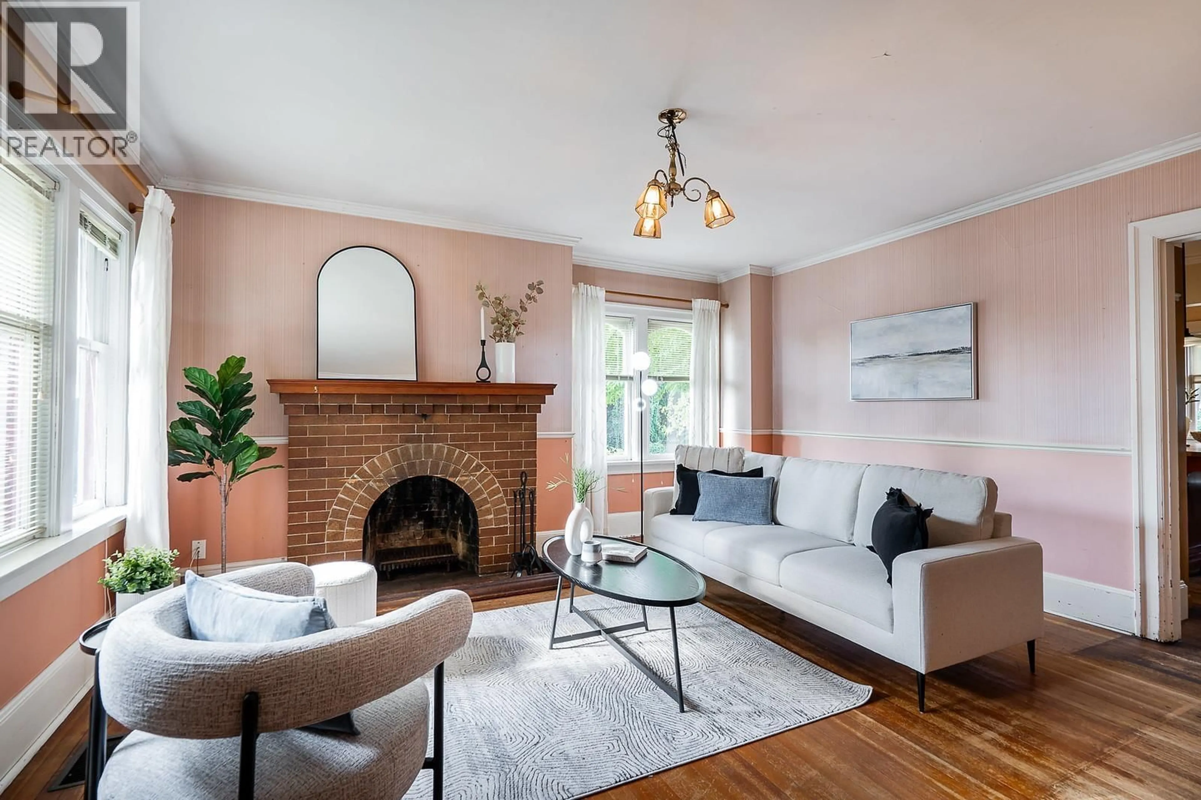 Living room with furniture, unknown for 441 KELLY STREET, New Westminster British Columbia V3L3T8
