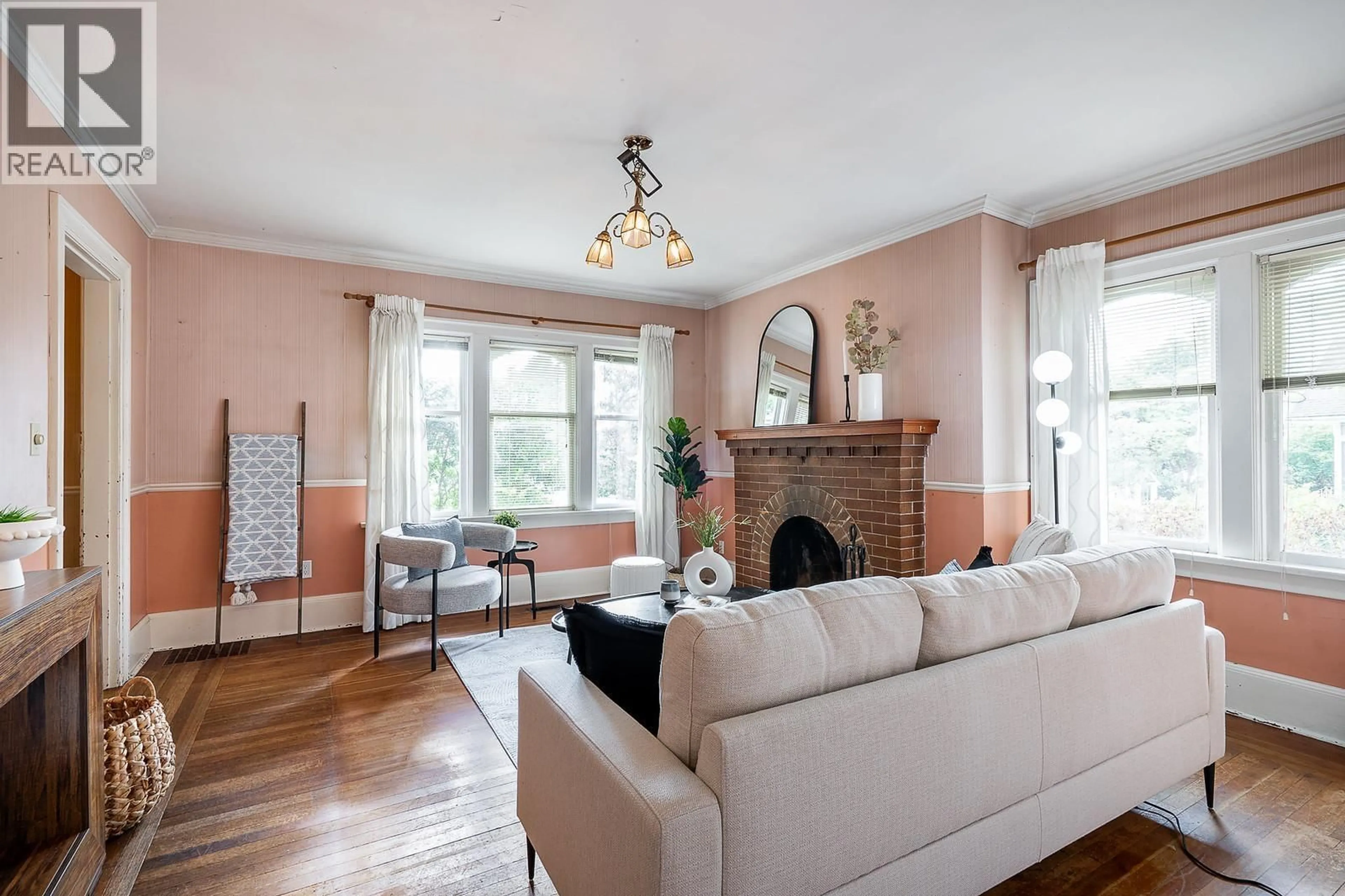Living room with furniture, unknown for 441 KELLY STREET, New Westminster British Columbia V3L3T8