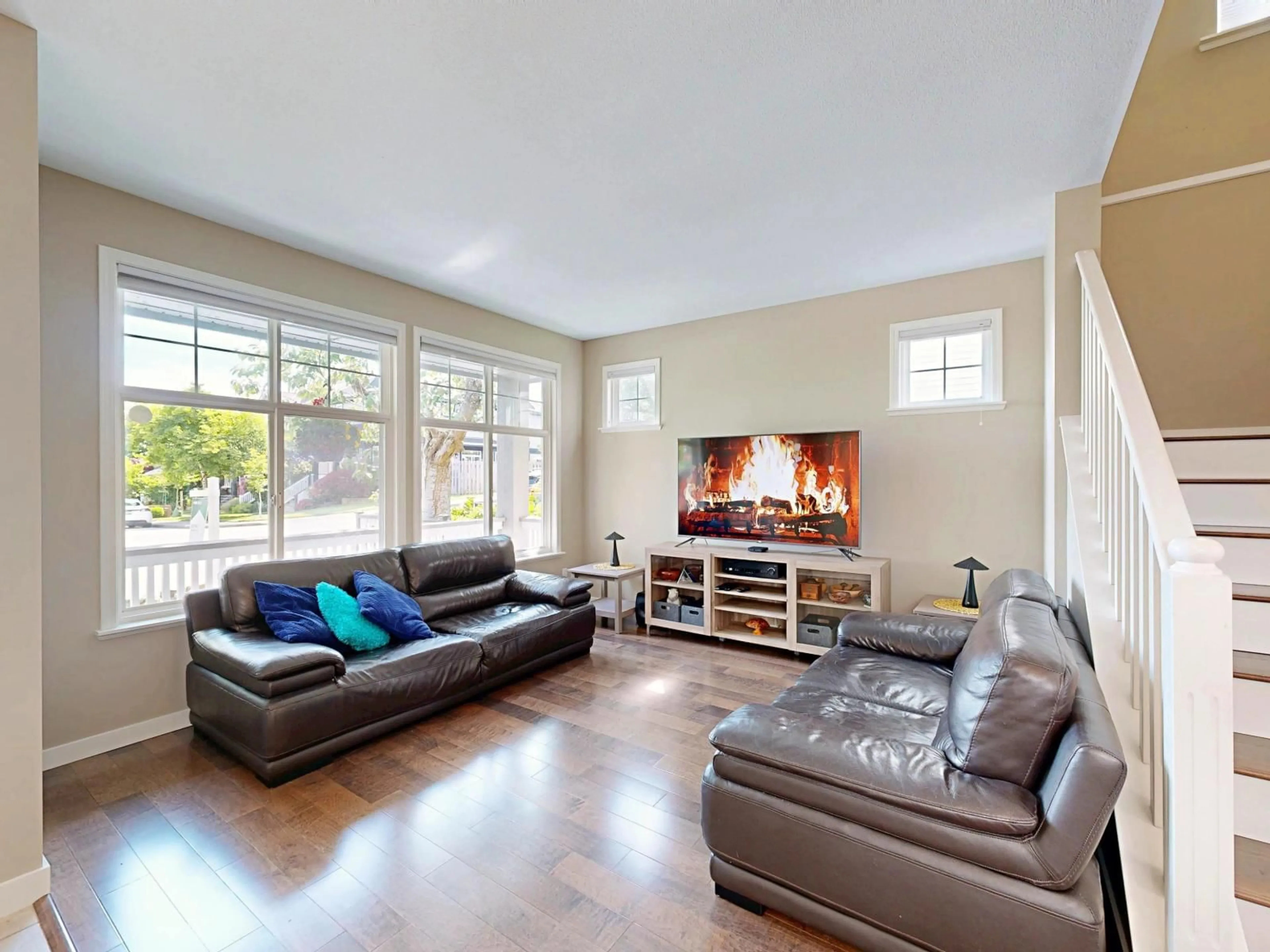 Living room with furniture, unknown for 14883 57A, Surrey British Columbia V3S8W6