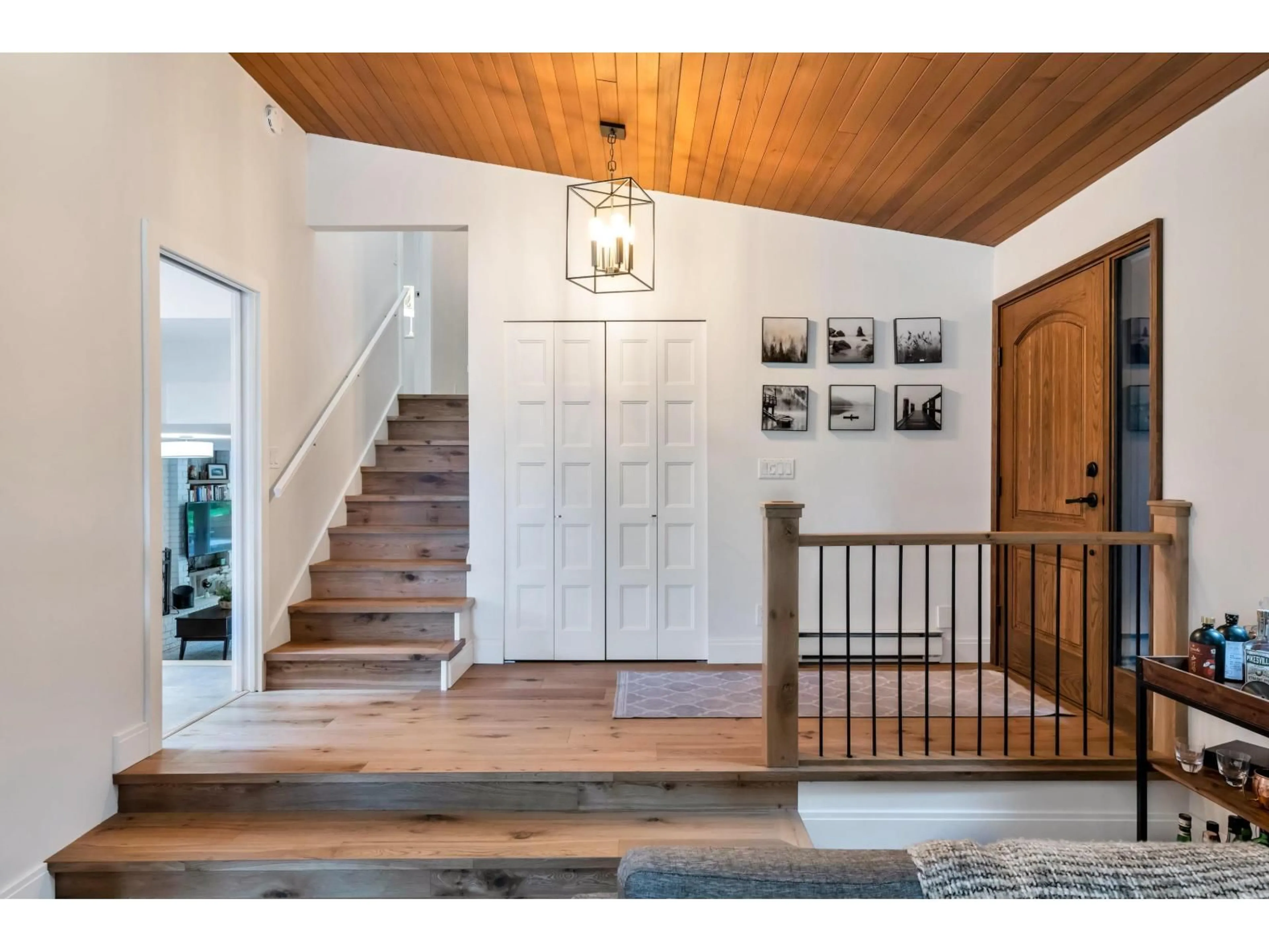 Indoor entryway for 9061 COLLINGS, Delta British Columbia V4C7G1