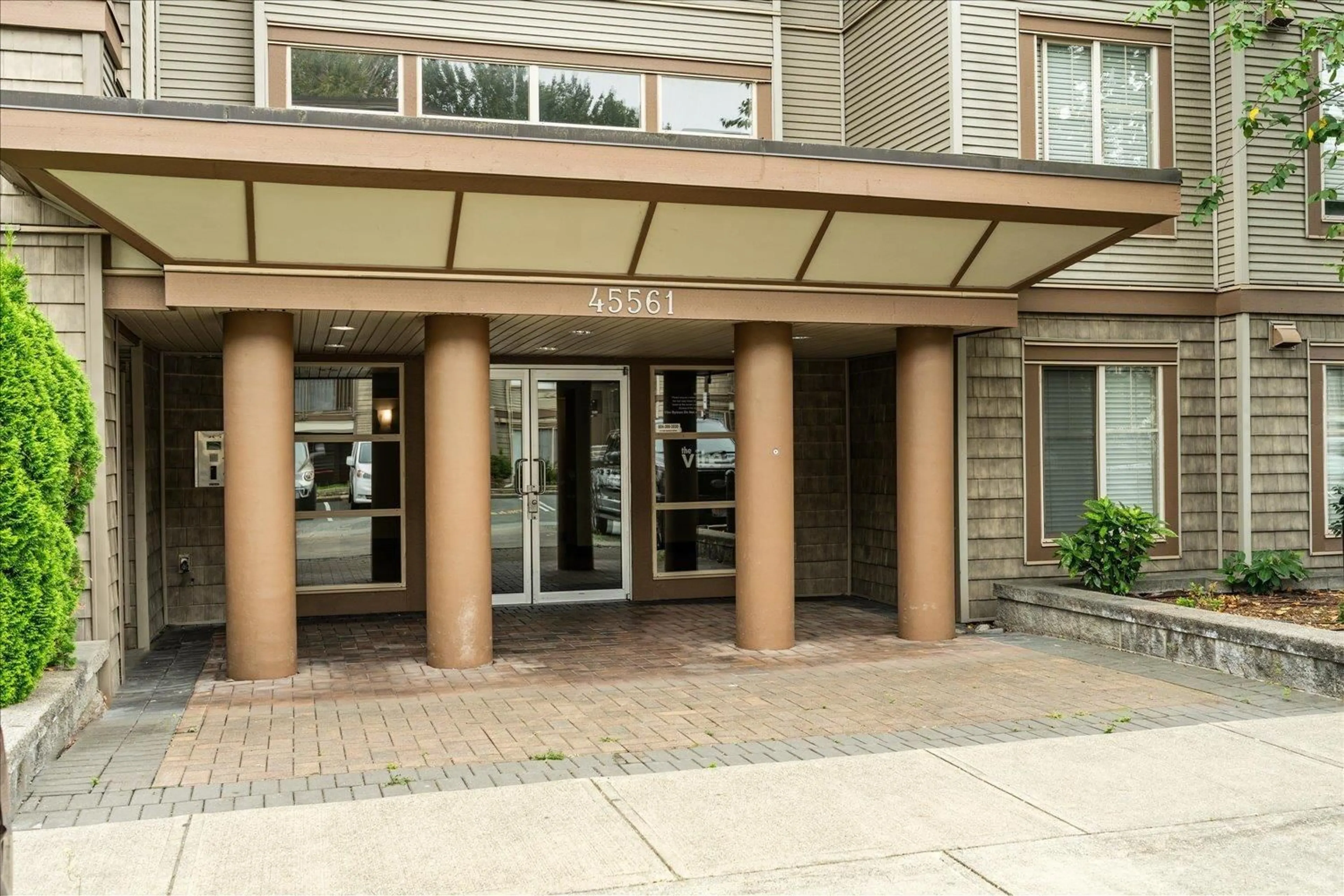 Indoor foyer for 302 - 45561 YALE ROAD, Chilliwack British Columbia V2P0A8