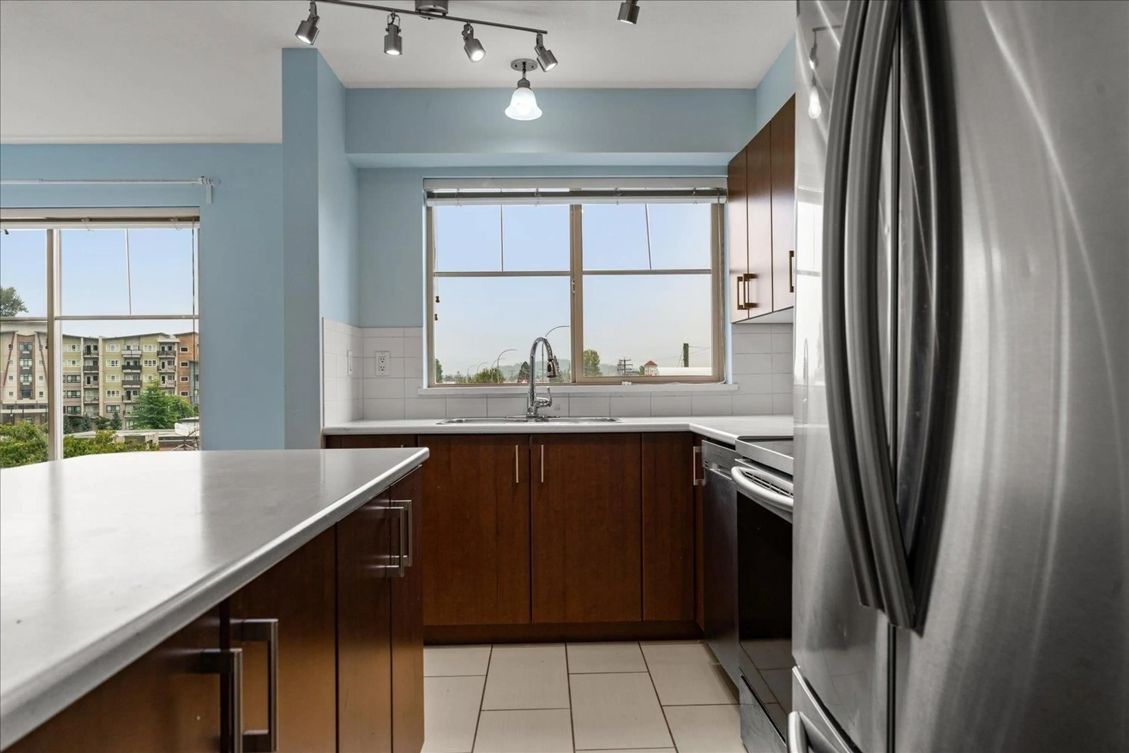 Standard kitchen, ceramic/tile floor for 302 - 45561 YALE ROAD, Chilliwack British Columbia V2P0A8