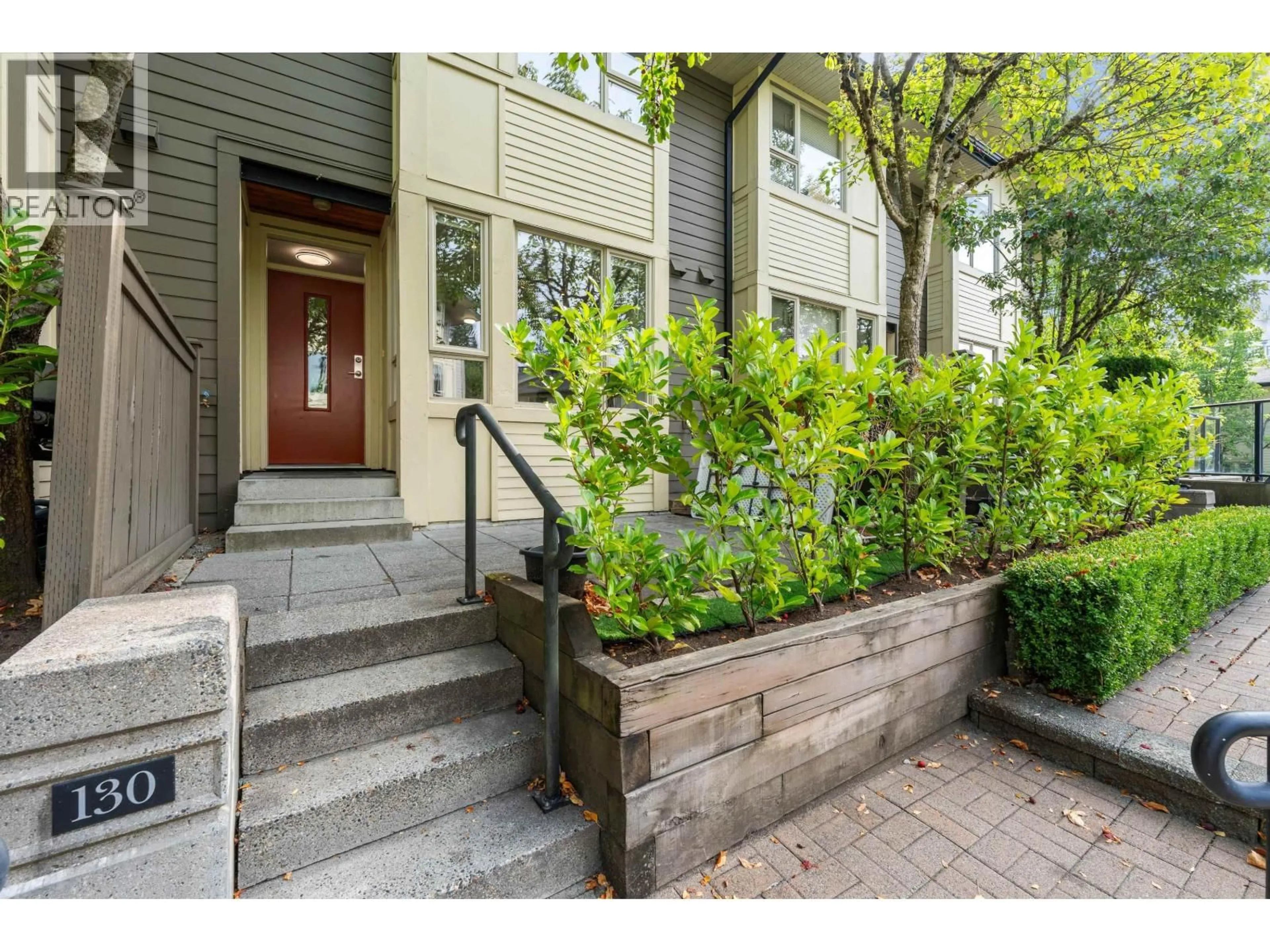 Indoor entryway for 130 - 9229 UNIVERSITY CRESCENT, Burnaby British Columbia V5A4Z2