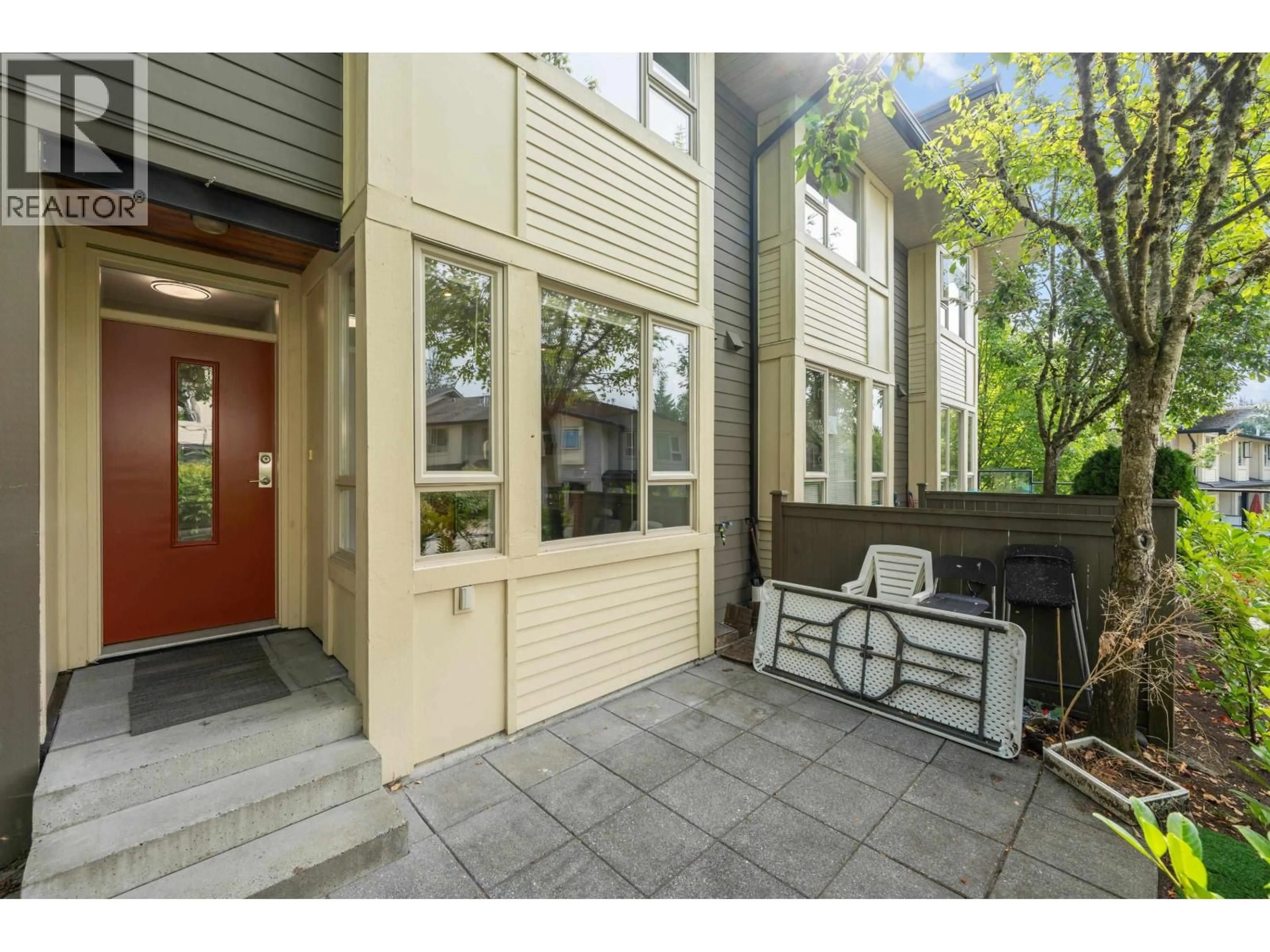 Indoor entryway for 130 - 9229 UNIVERSITY CRESCENT, Burnaby British Columbia V5A4Z2
