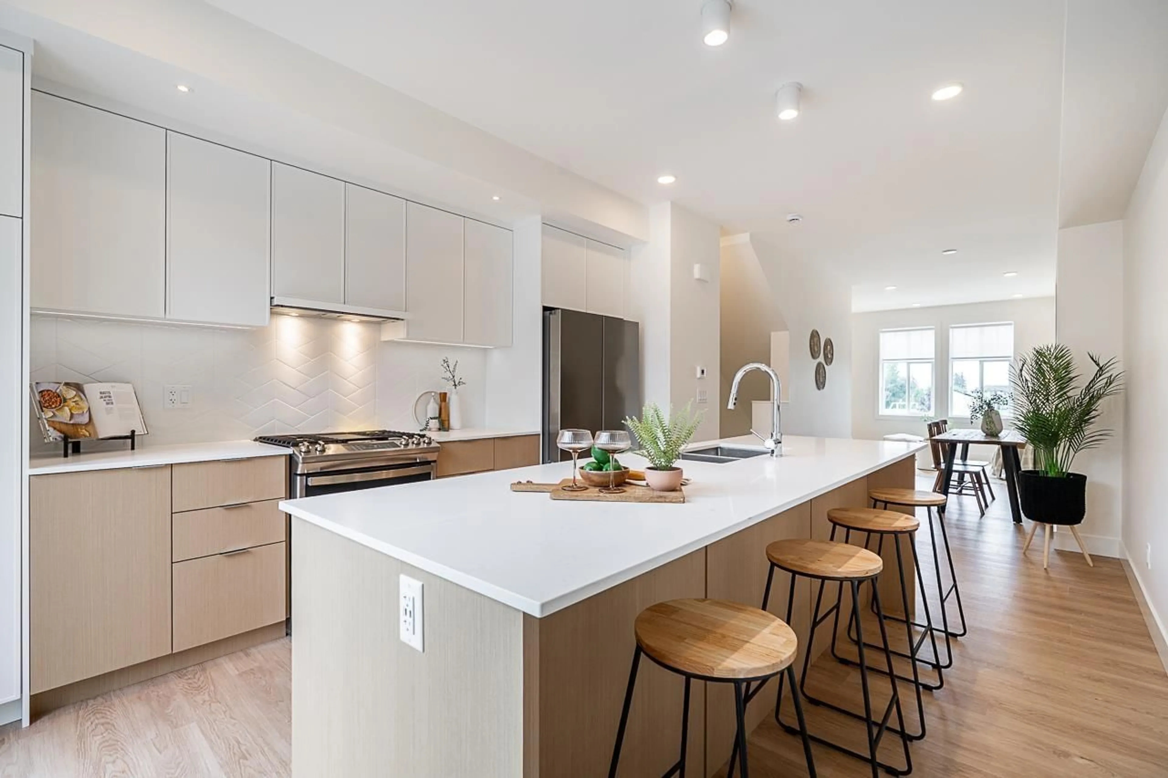 Open concept kitchen, unknown for 190 - 2350 165, Surrey British Columbia V3Z1J9