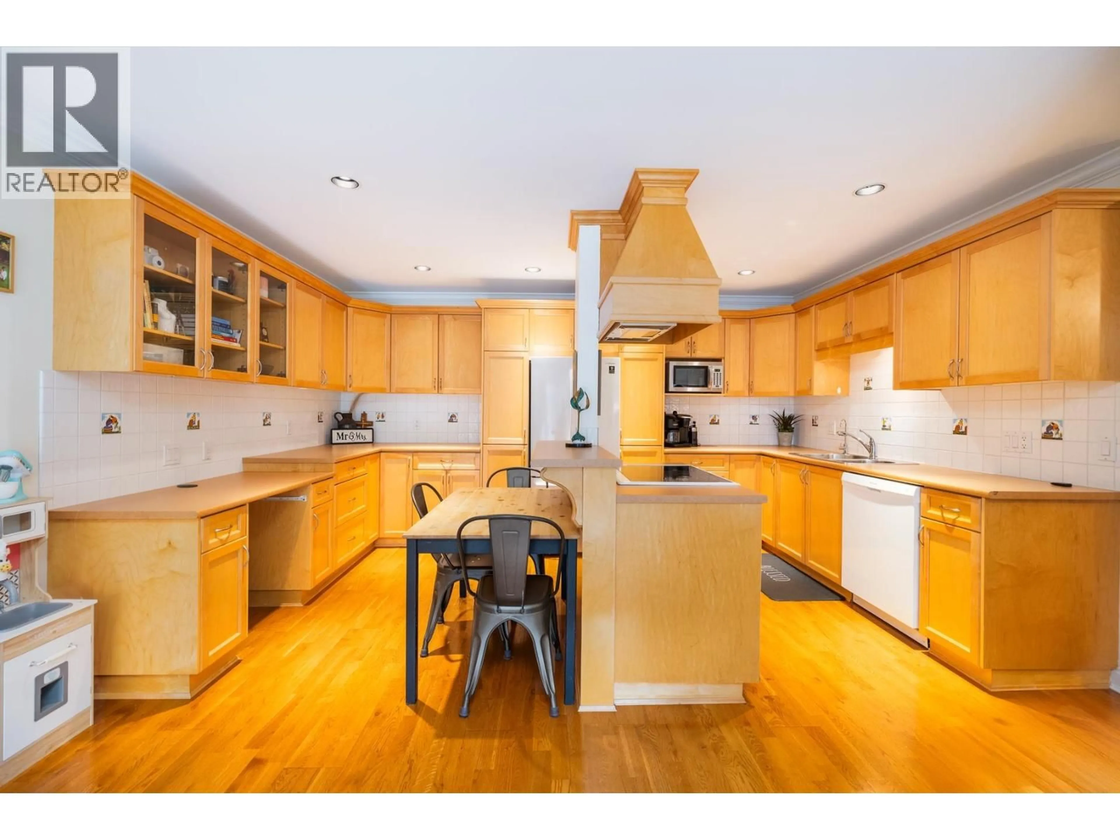 Open concept kitchen, wood/laminate floor for 301 - 1235 15TH AVENUE, Vancouver British Columbia V6H1S1