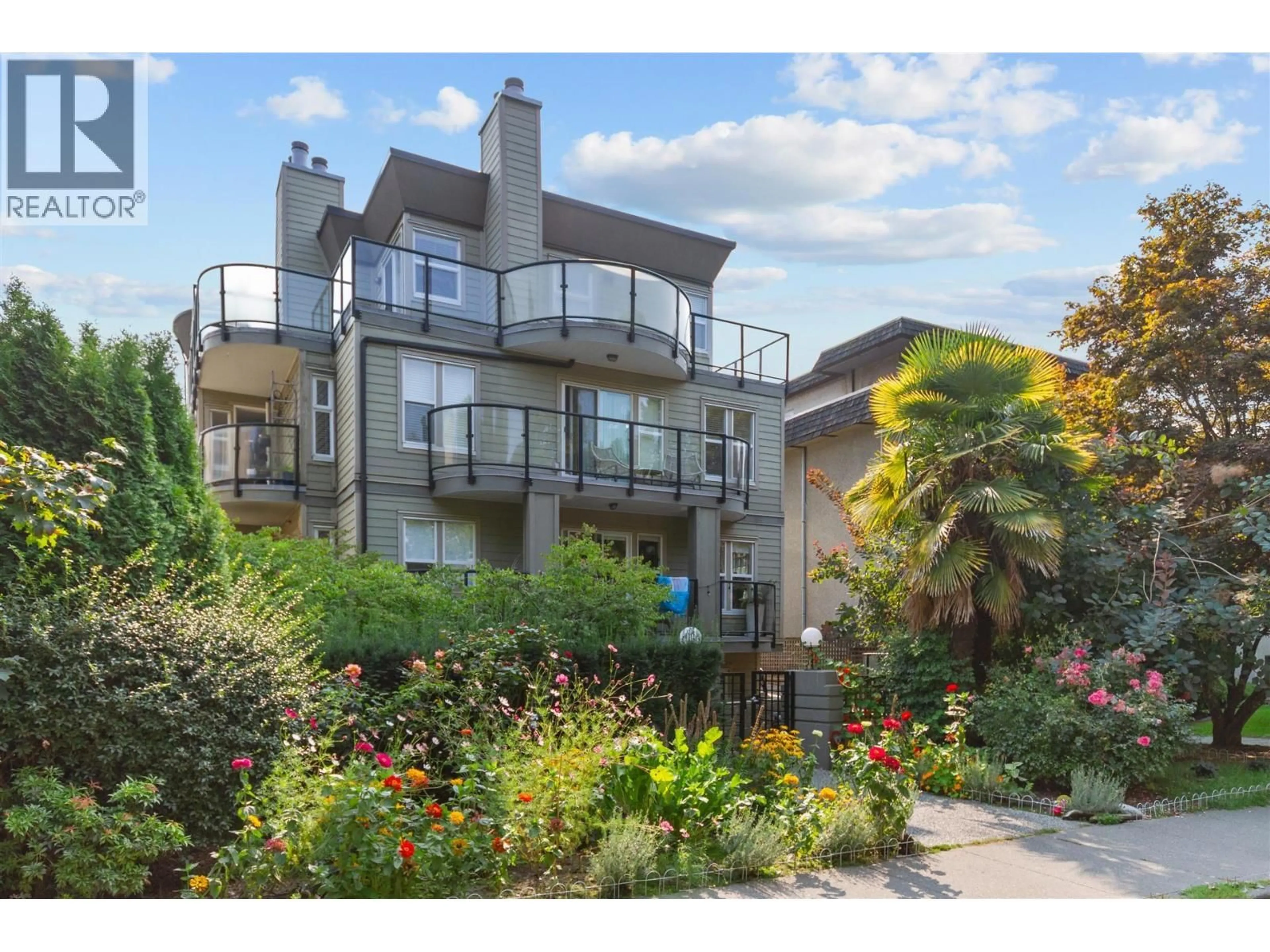 A pic from outside/outdoor area/front of a property/back of a property/a pic from drone, street for 8 - 1966 YORK AVENUE, Vancouver British Columbia V6J1E3