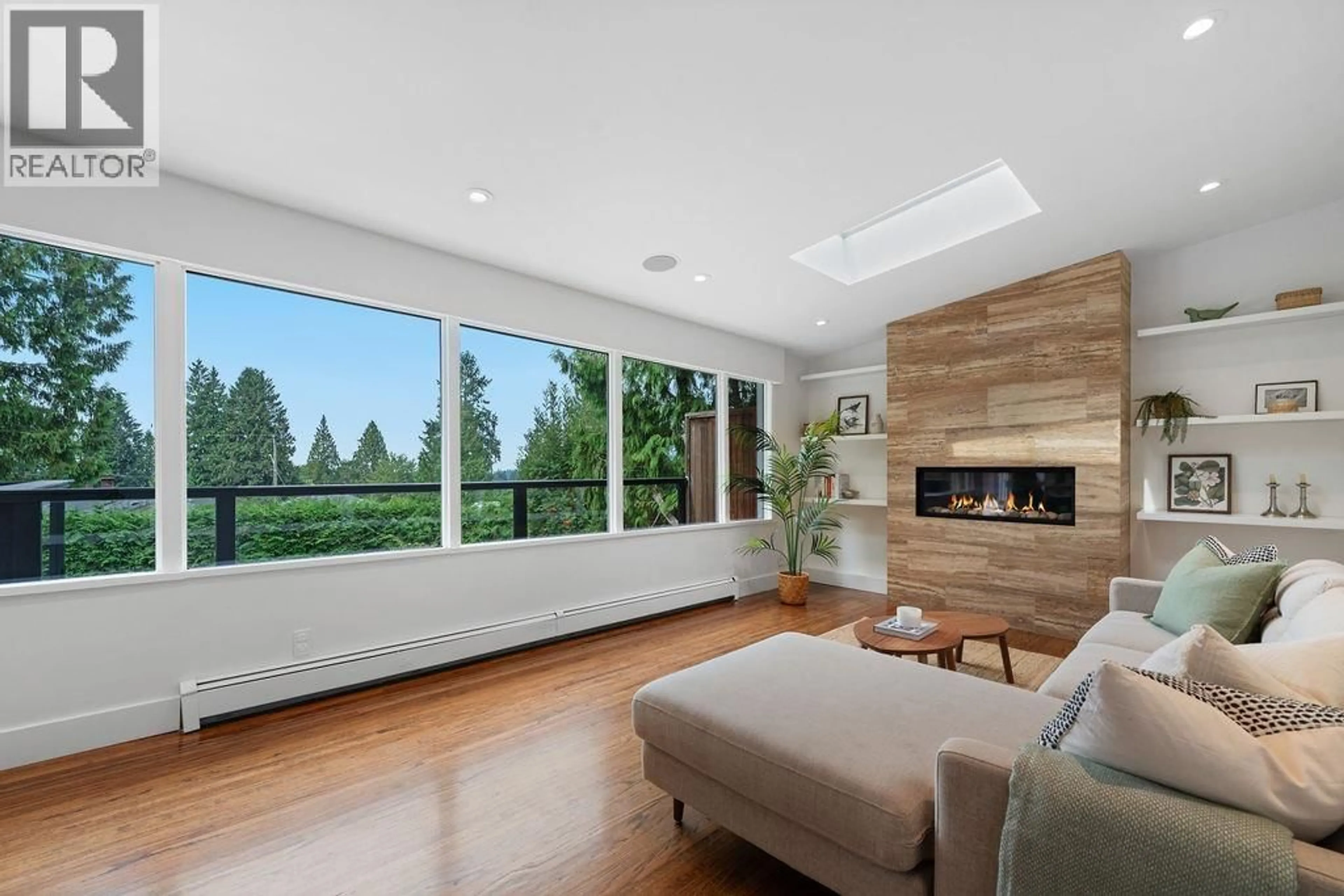 Living room with furniture, wood/laminate floor for 727 CRYSTAL COURT, North Vancouver British Columbia V7R2B6