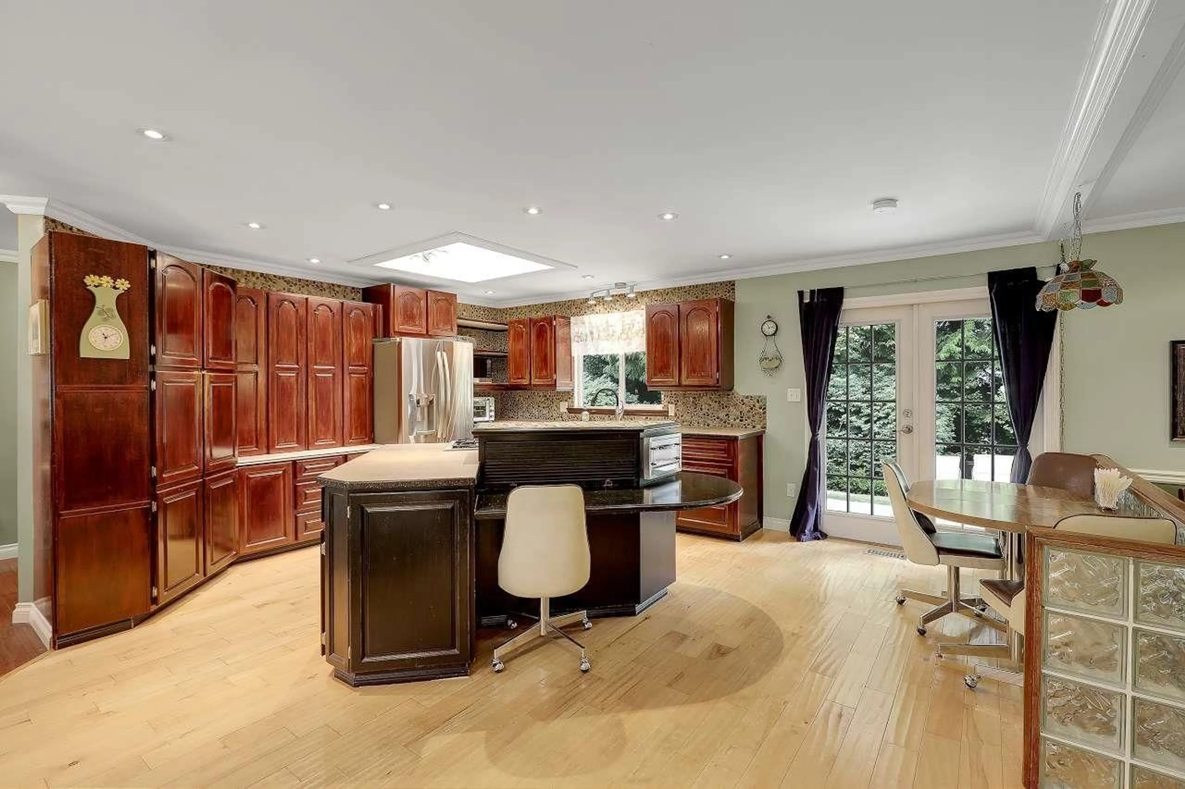 Open concept kitchen, unknown for 20571 46A, Langley British Columbia V3A3J7