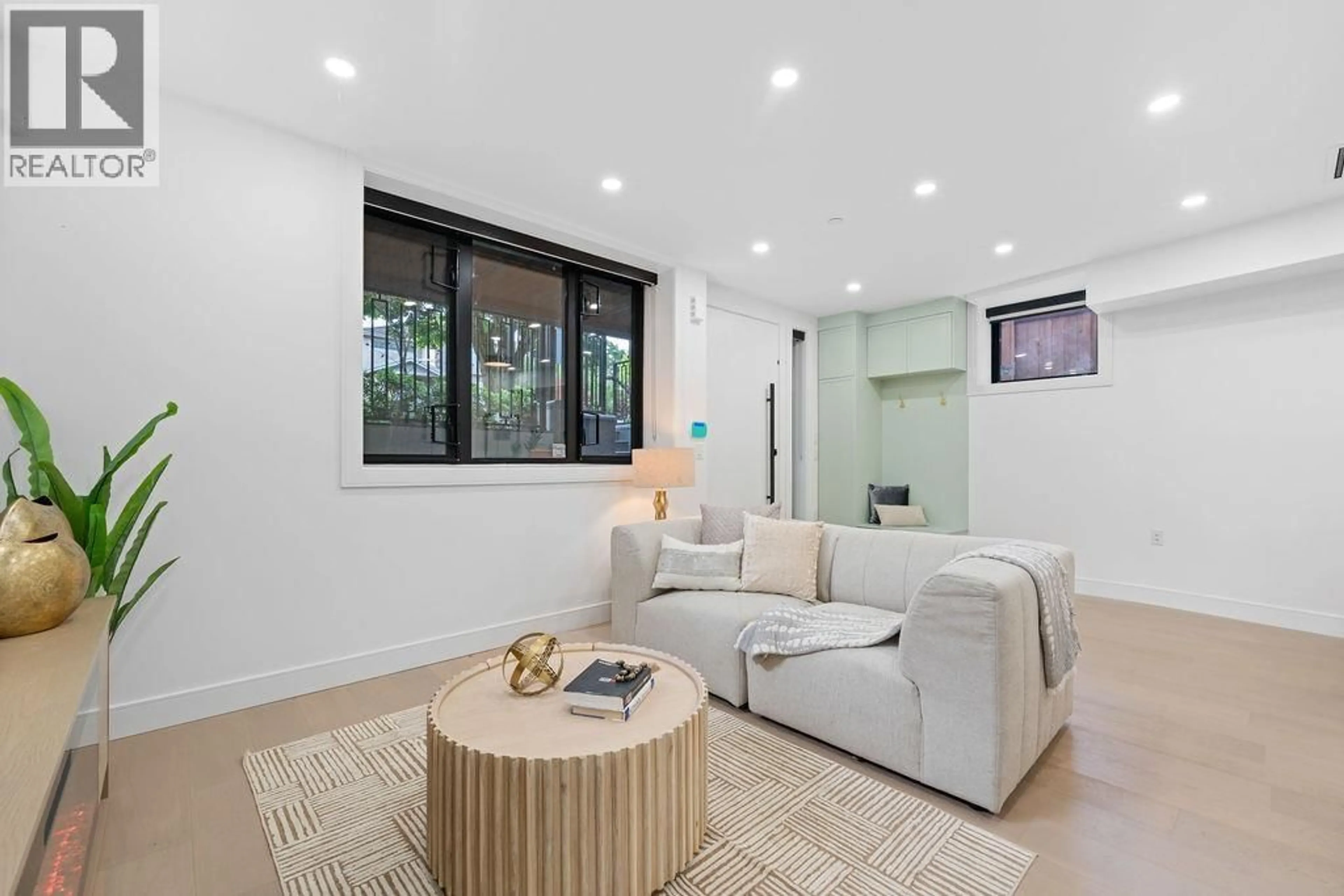 Living room with furniture, unknown for 2 - 2282 8TH AVENUE, Vancouver British Columbia V5N1V5