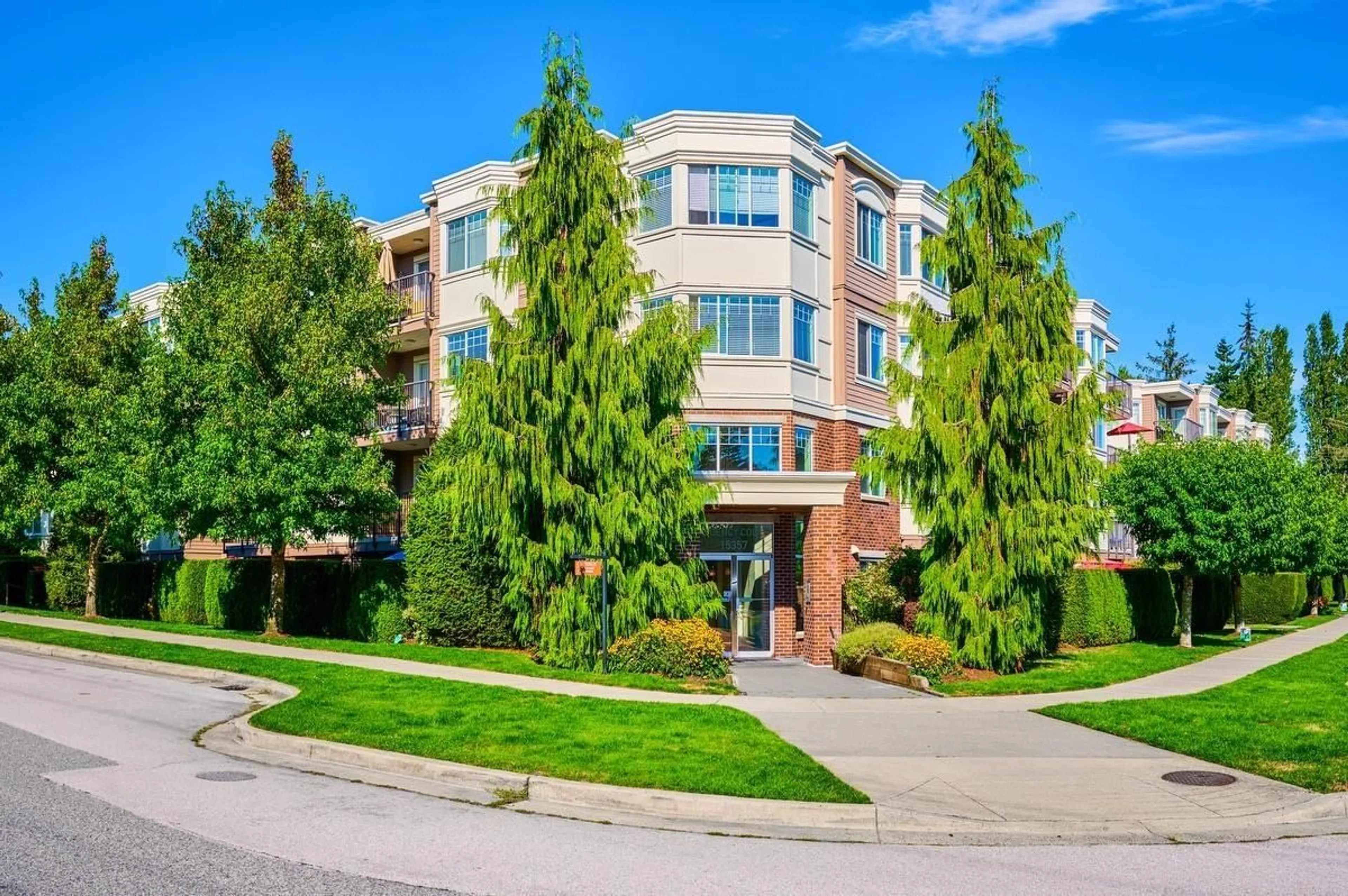 A pic from outside/outdoor area/front of a property/back of a property/a pic from drone, unknown for PH6 - 15357 ROPER, White Rock British Columbia V4B2G2