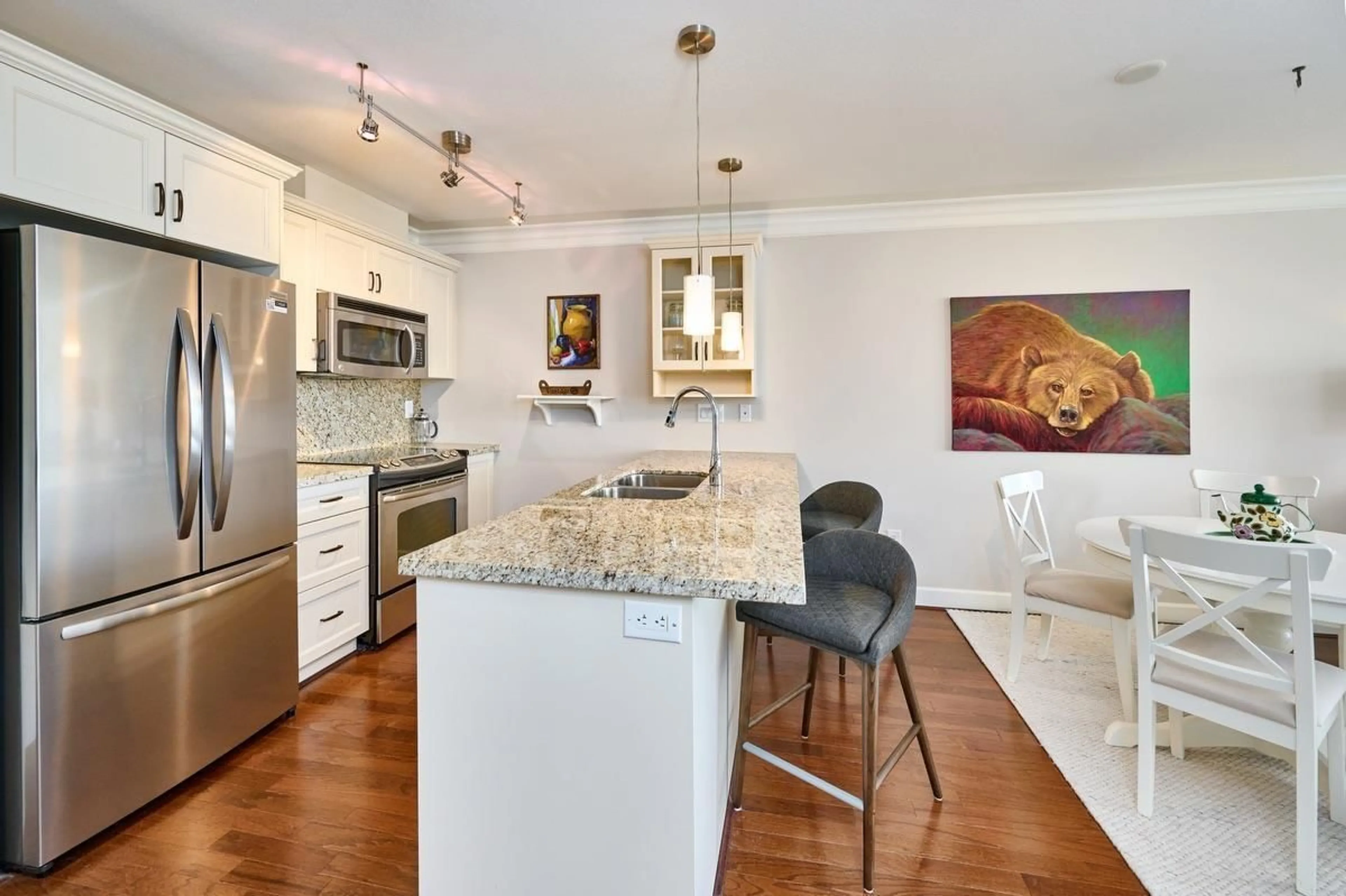Open concept kitchen, ceramic/tile floor for PH6 - 15357 ROPER, White Rock British Columbia V4B2G2