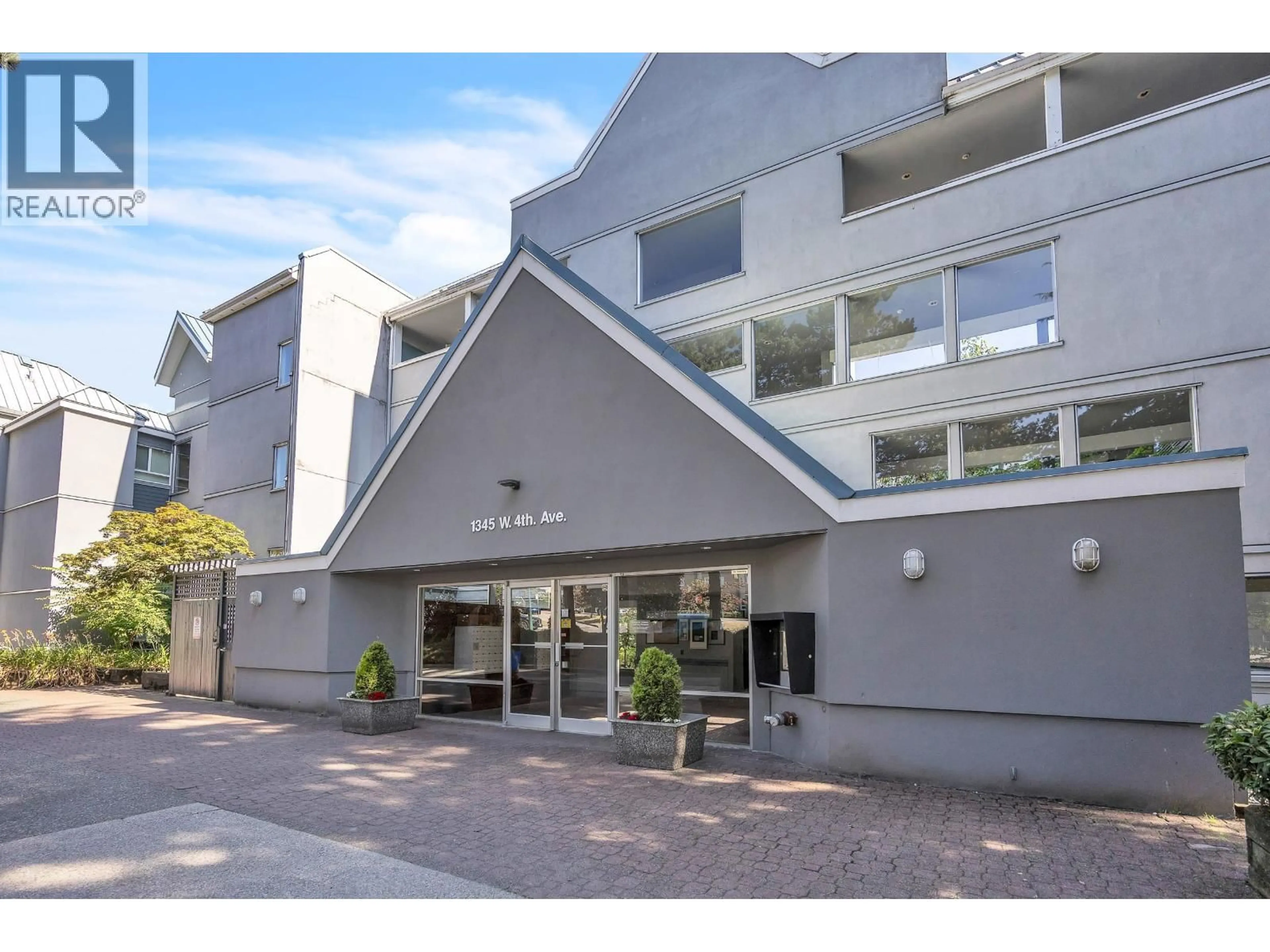 Indoor foyer for 28 - 1345 4TH AVENUE, Vancouver British Columbia V6H3Y8