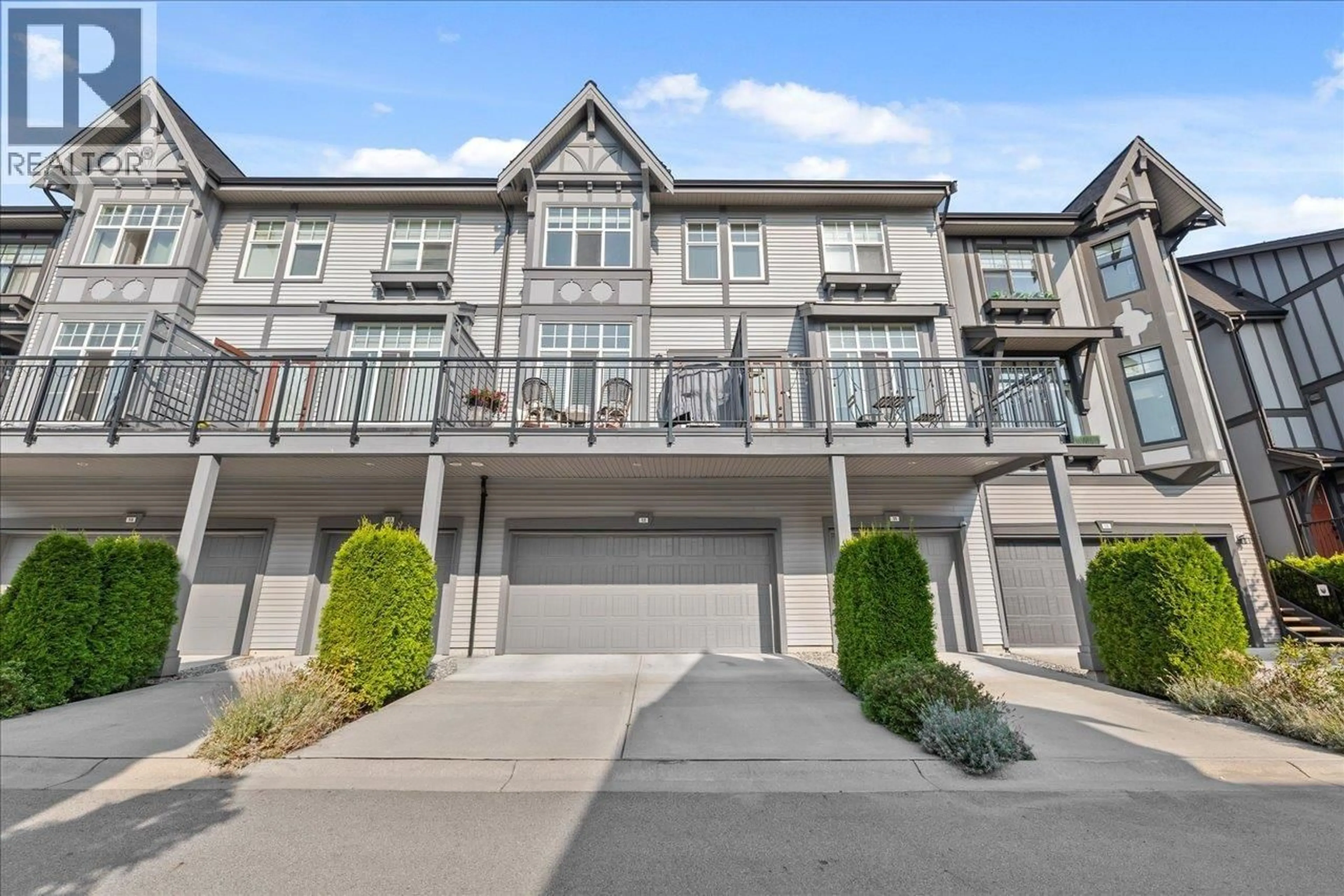 A pic from outside/outdoor area/front of a property/back of a property/a pic from drone, unknown for 12 - 3552 VICTORIA DRIVE, Coquitlam British Columbia V3E0N7