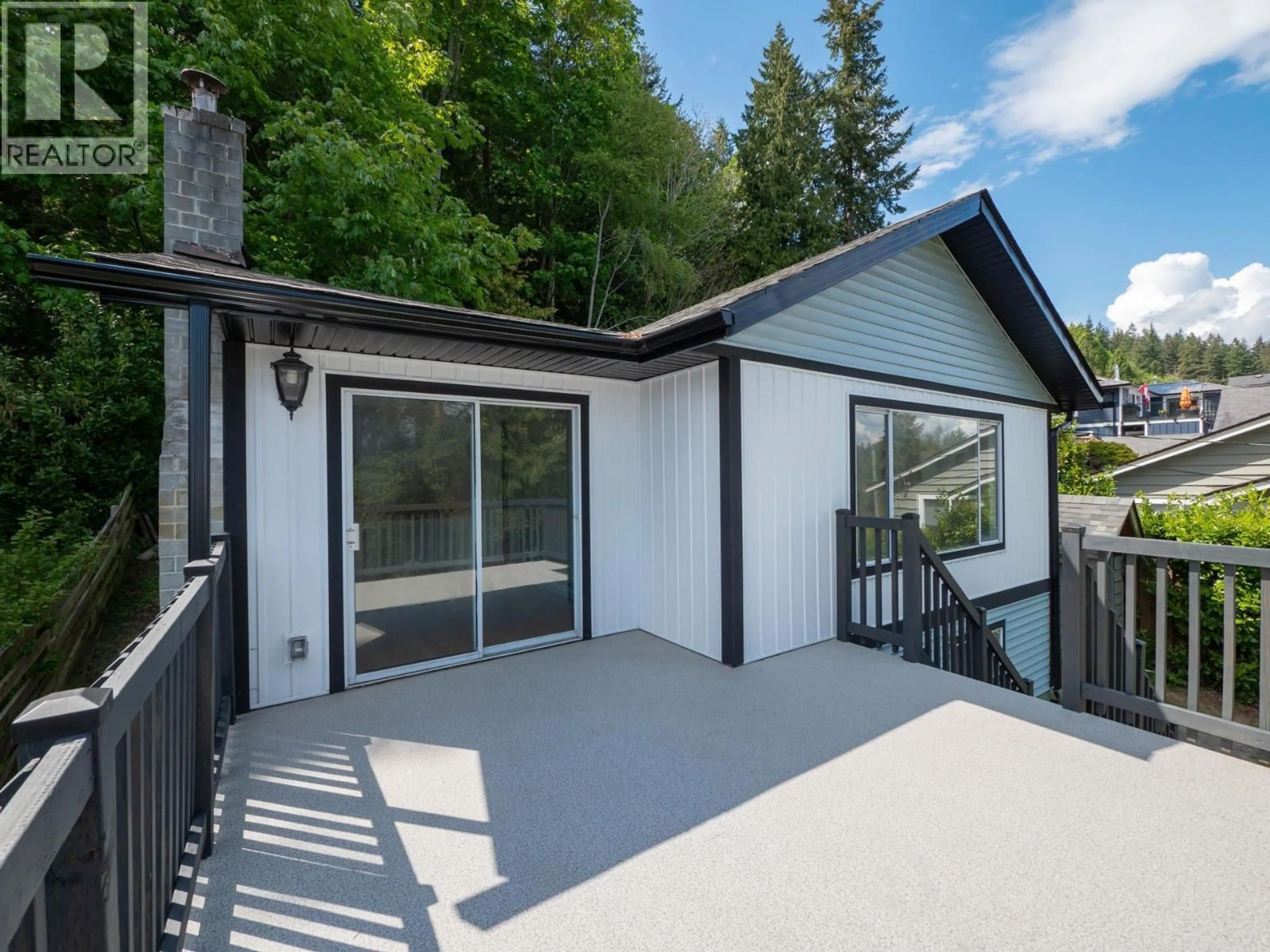 Home with vinyl exterior material, unknown for 642 GOWER POINT ROAD, Gibsons British Columbia V0N1V8