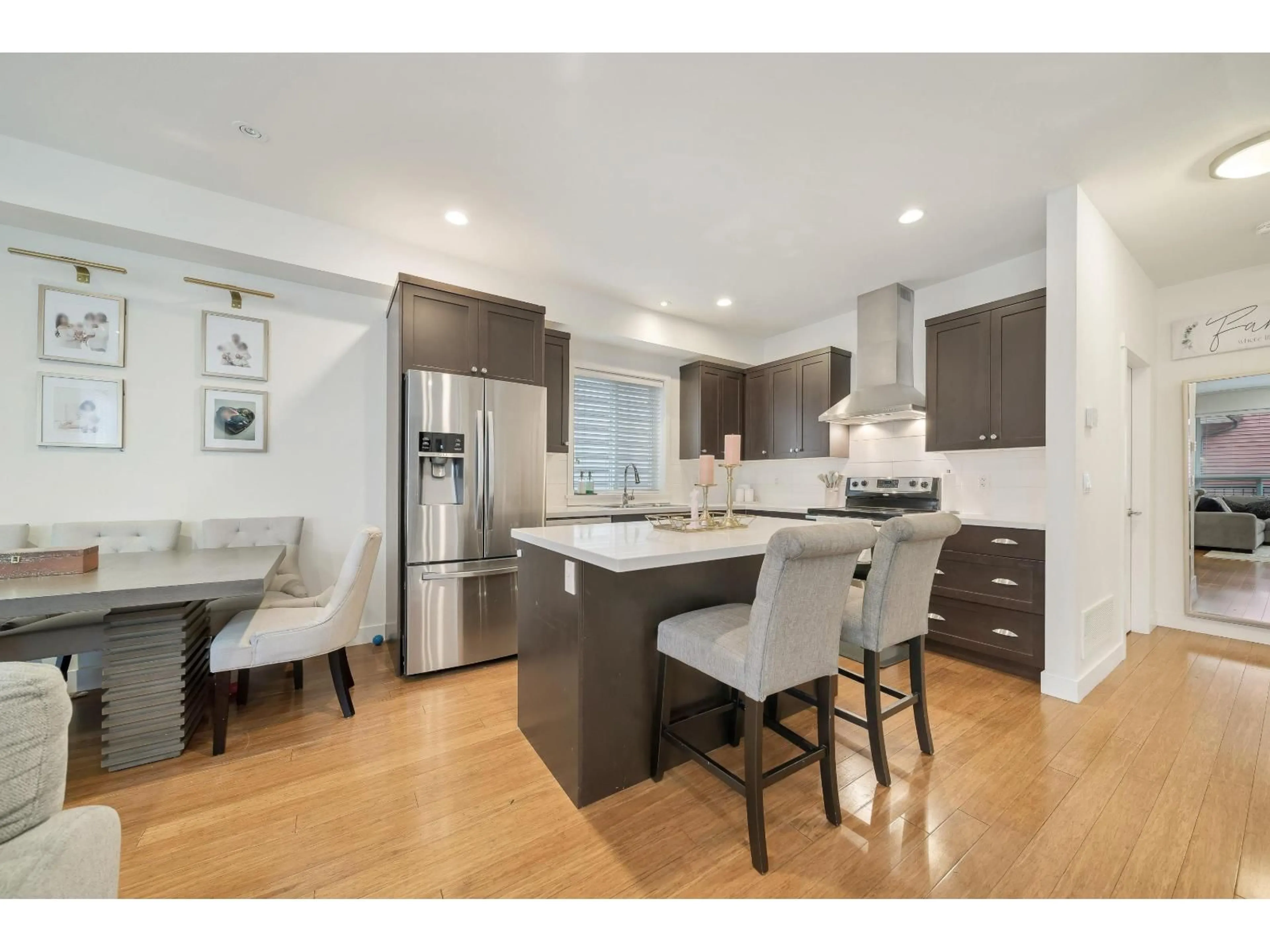 Open concept kitchen, wood/laminate floor for 19239 69A, Surrey British Columbia V4N6K4