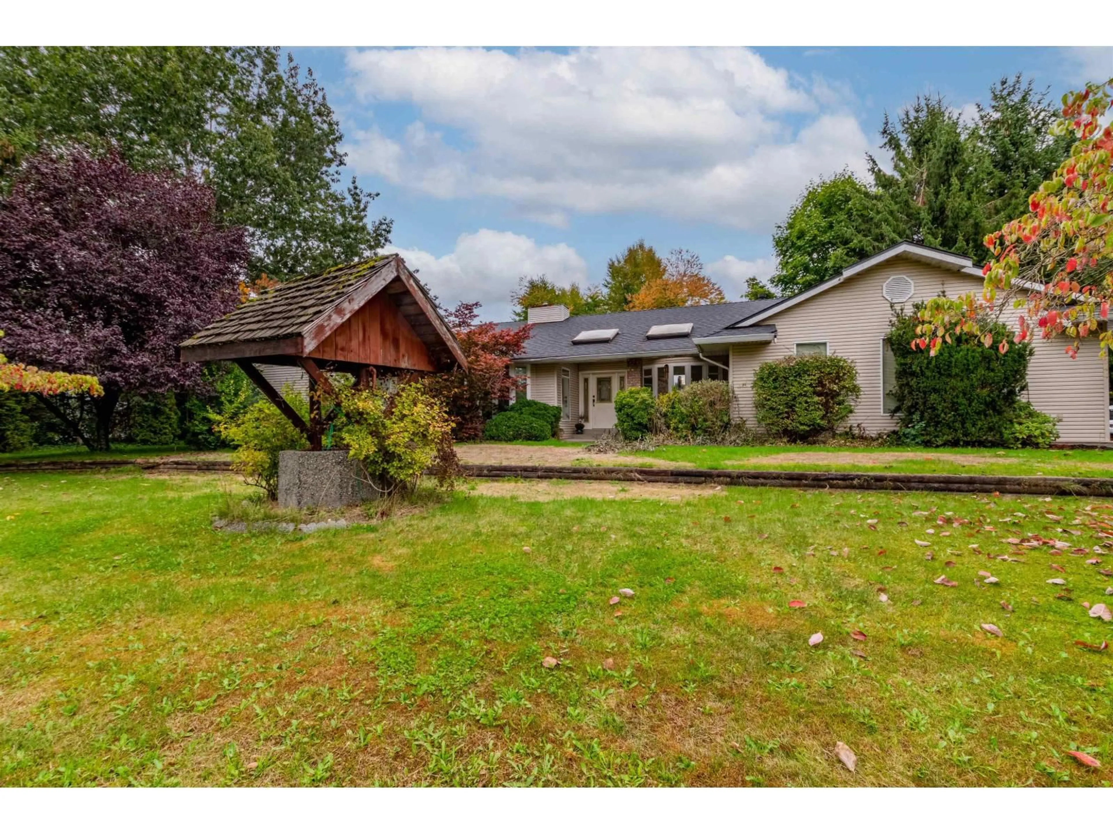 A pic from outside/outdoor area/front of a property/back of a property/a pic from drone, unknown for 2844 BERGMAN, Abbotsford British Columbia V4X1H3